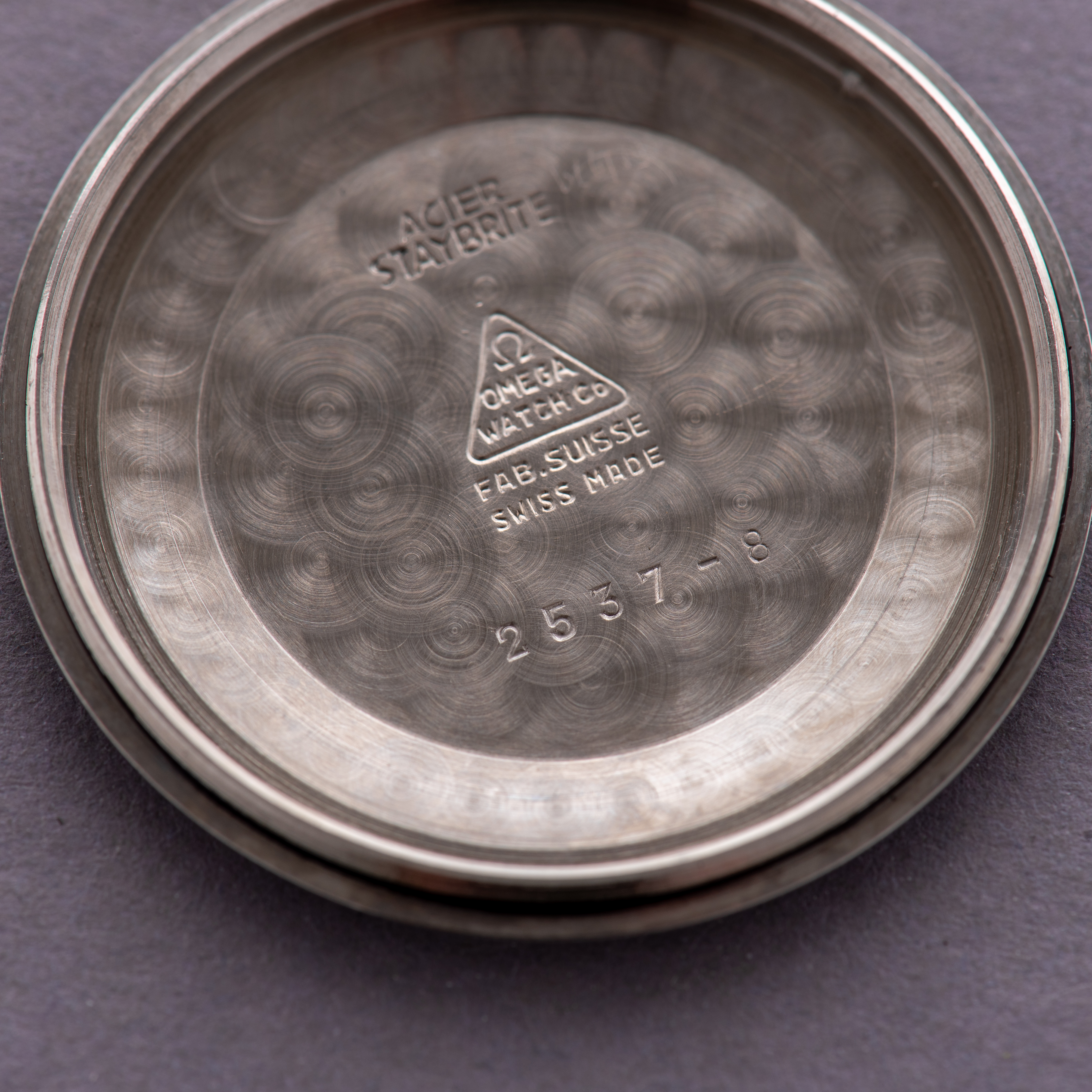 Zicht op Omega mechanische cal 283 ref 2537-8