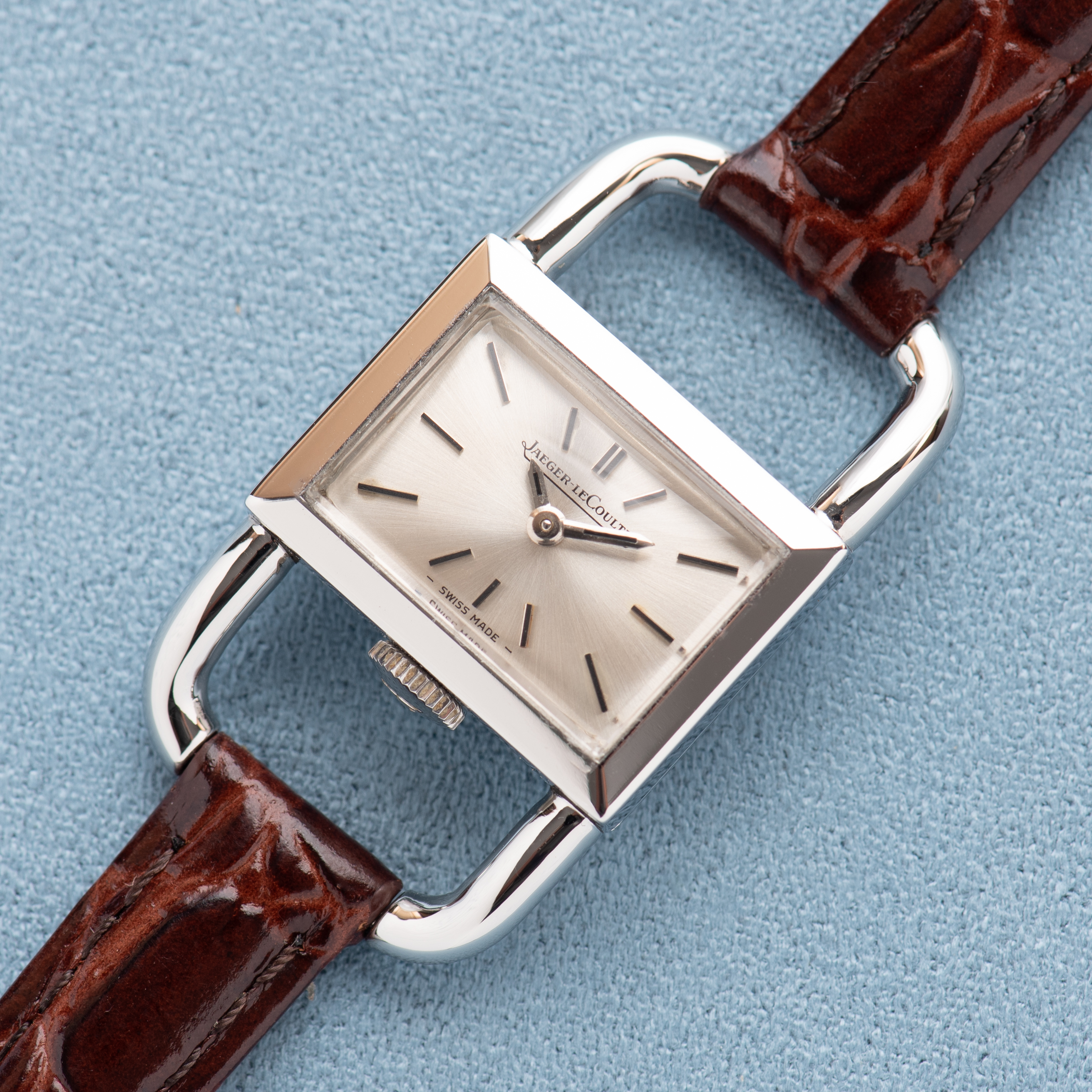 Vue de Jaeger-LeCoultre Etrier Lucchetto for Hermès Silver Dial Réf 1670.42