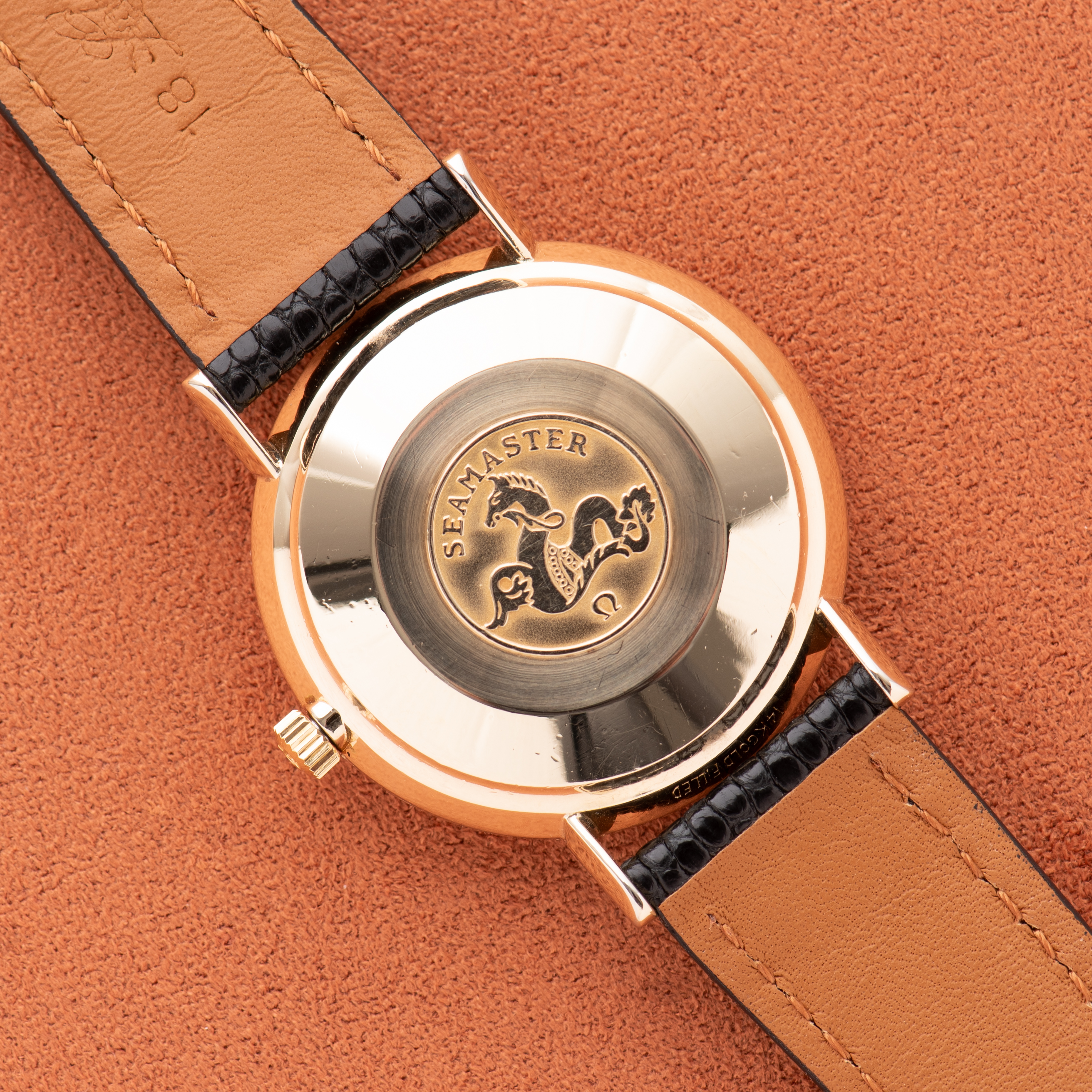 Vue de Omega Seamaster De Ville Automatic Rare Linen Dial 14K Gold Filled Réf 166.020