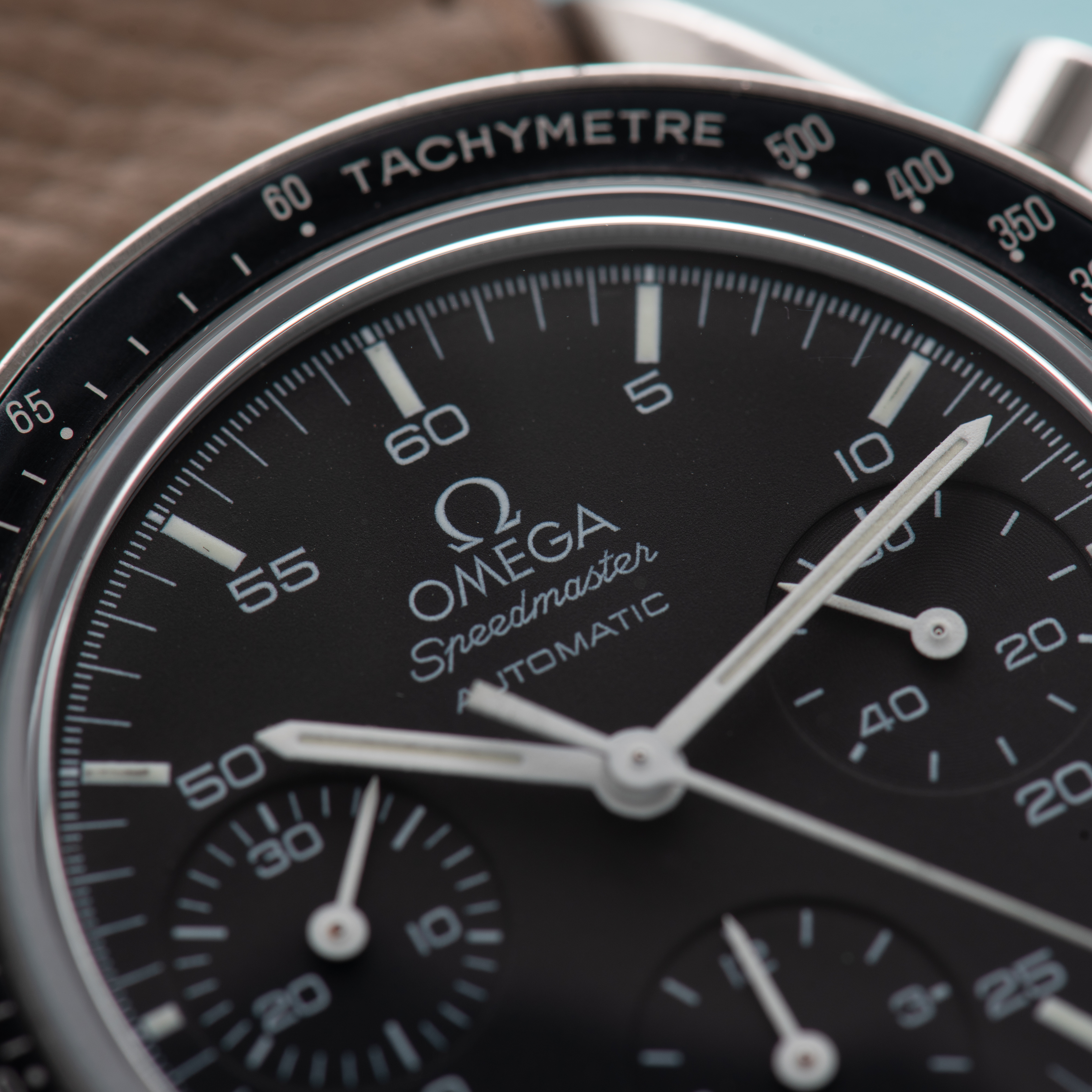 Vue de Oméga Speedmaster Reduced Automatic réf 3539.50.00
