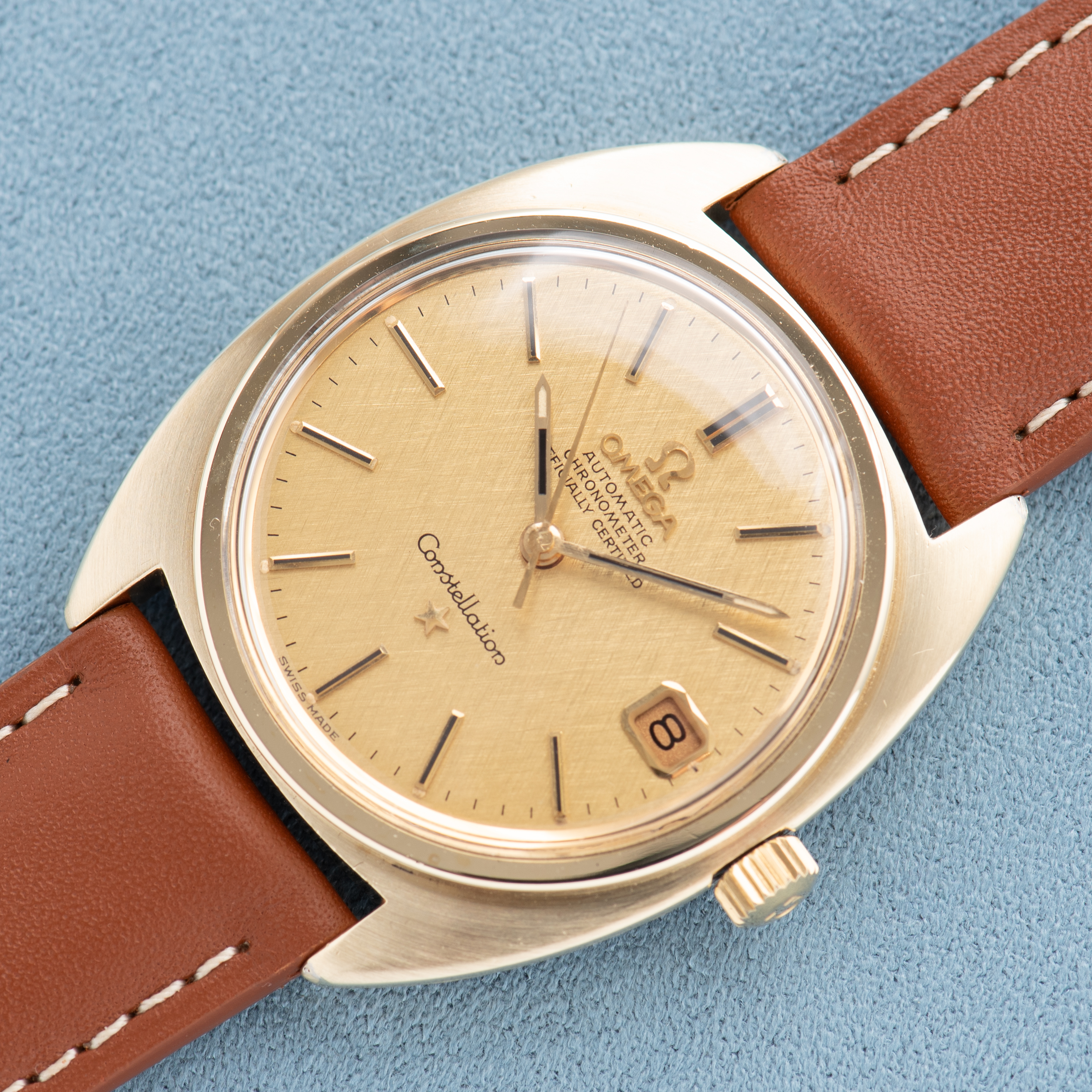 Zicht op Omega Constellation Chronometer C-vorm 14K Gold Capped from 1969 Ref 168.017