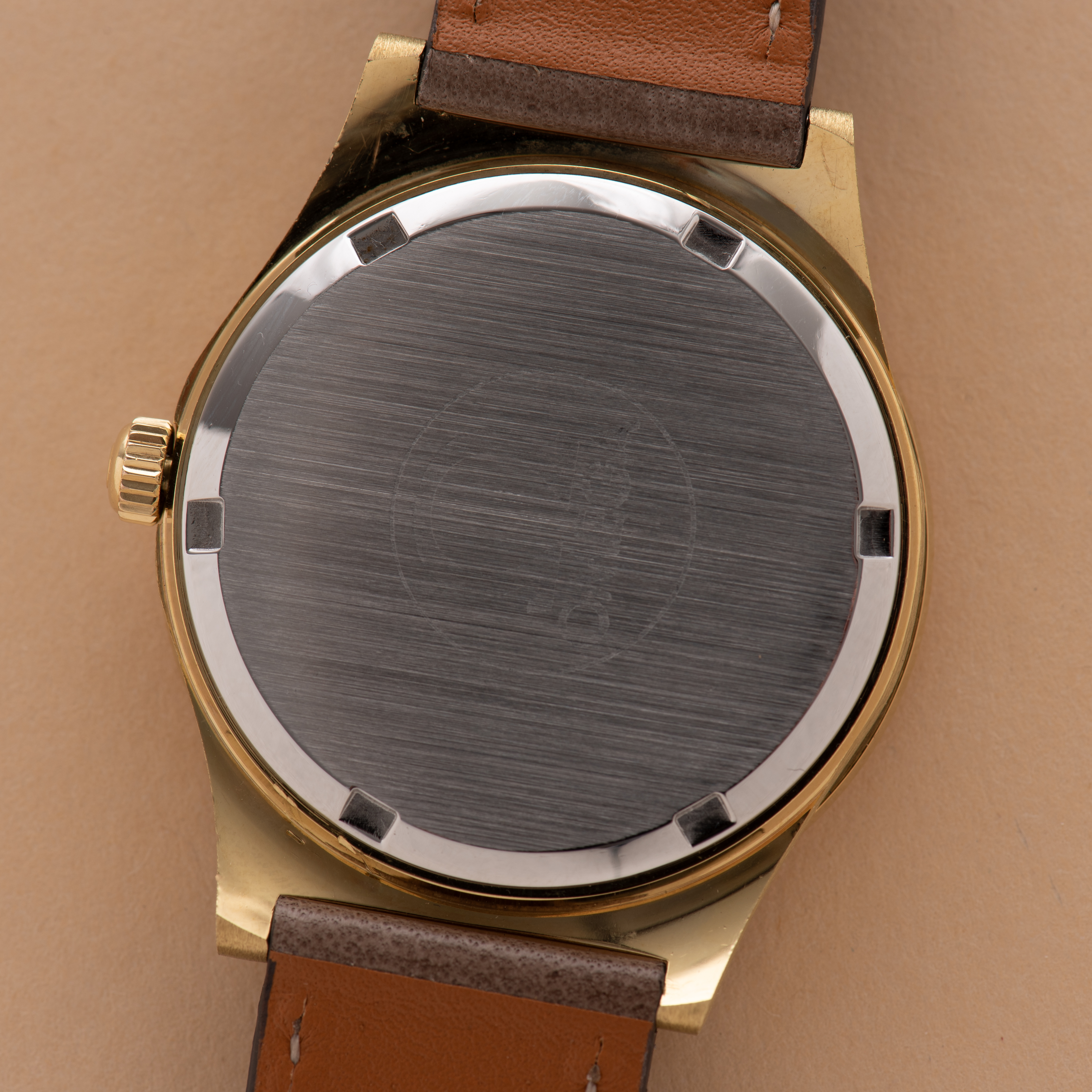 View of Omega Genève Mécanique Date Breguet Dial Réf 136.0102 from 1972
