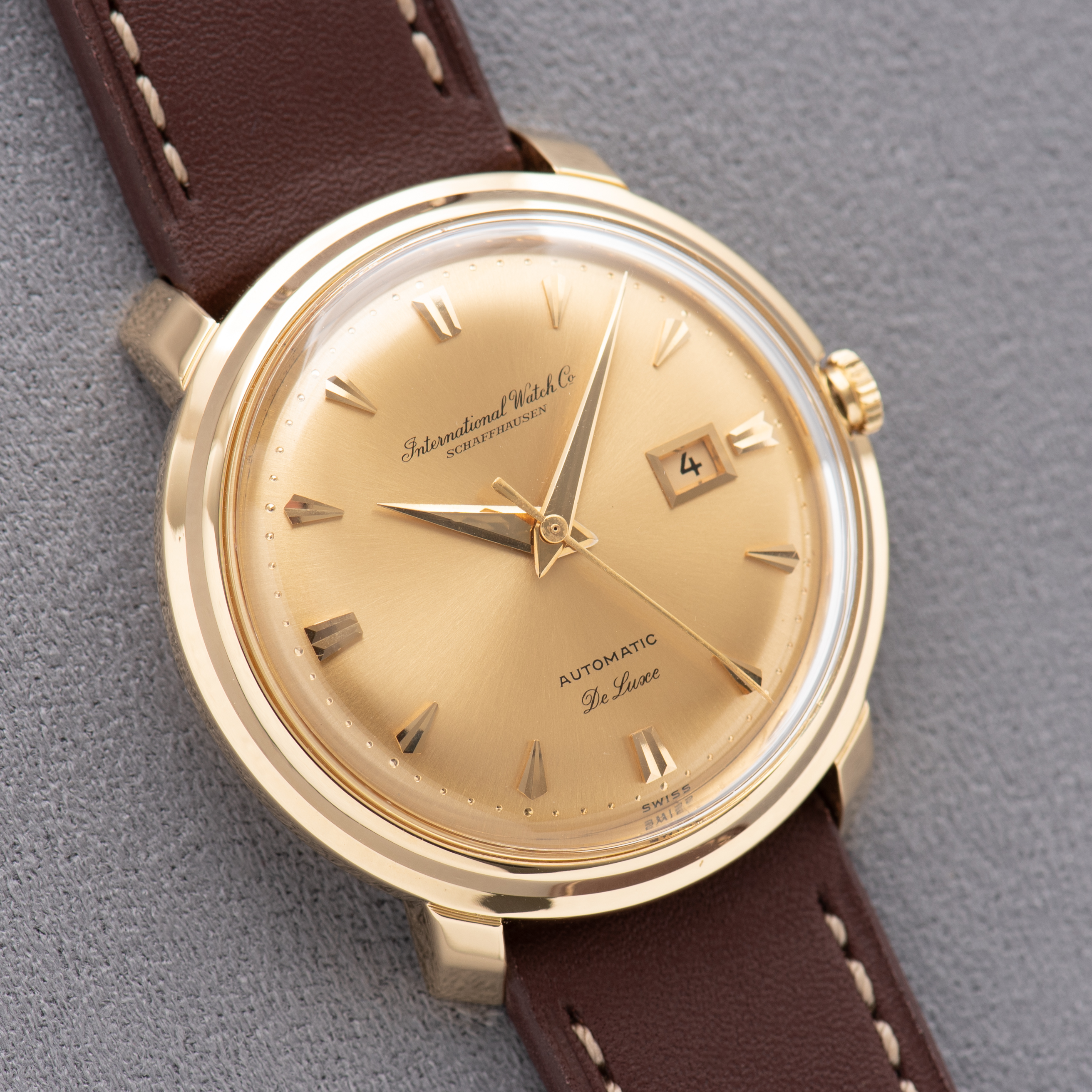 Vue de IWC International Watch Co Schaffhausen Automatic De Luxe Date cal 8531 Gold 18k