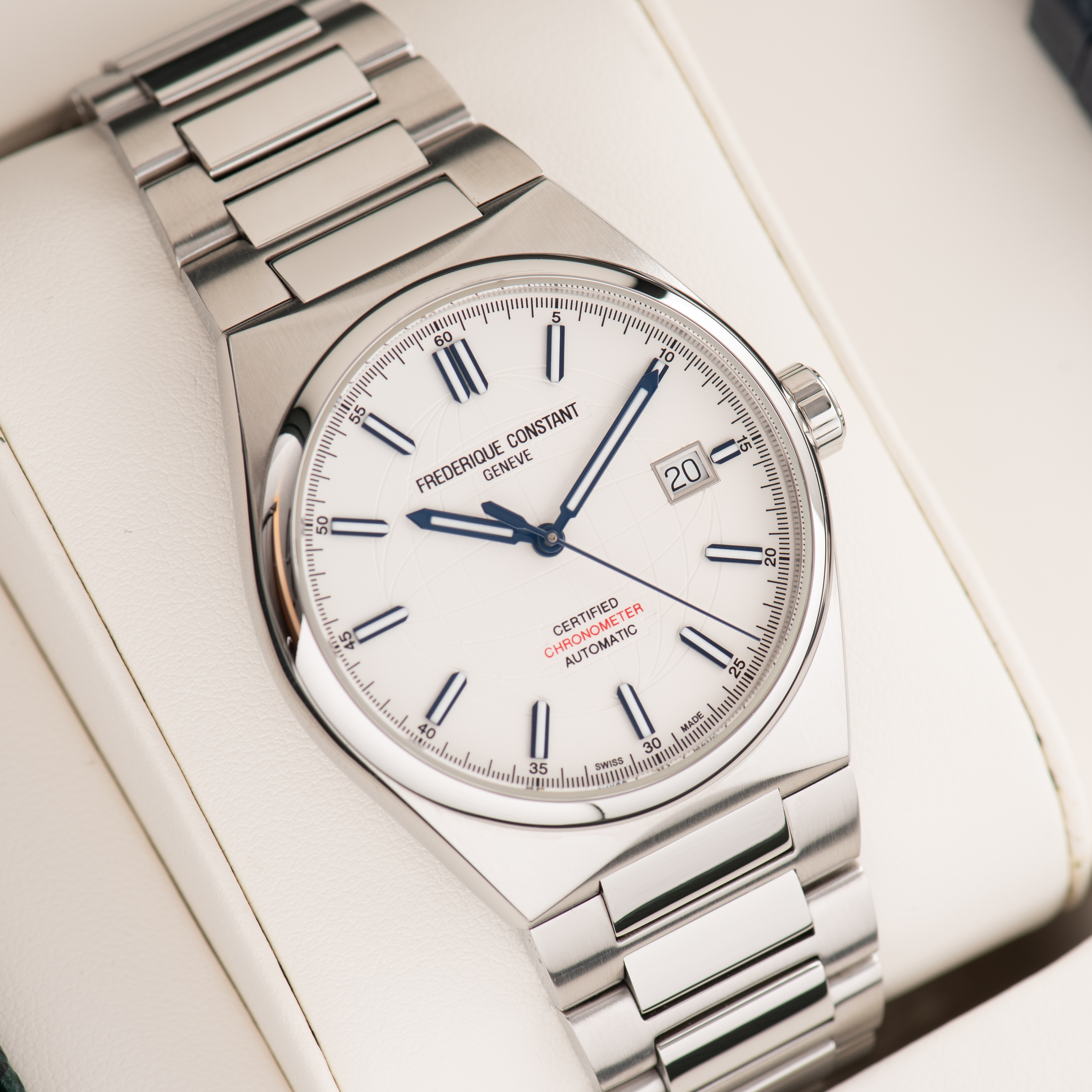 View of Frederique Constant Highlife Automatic White dial réf FC-303S3NH26B Full set