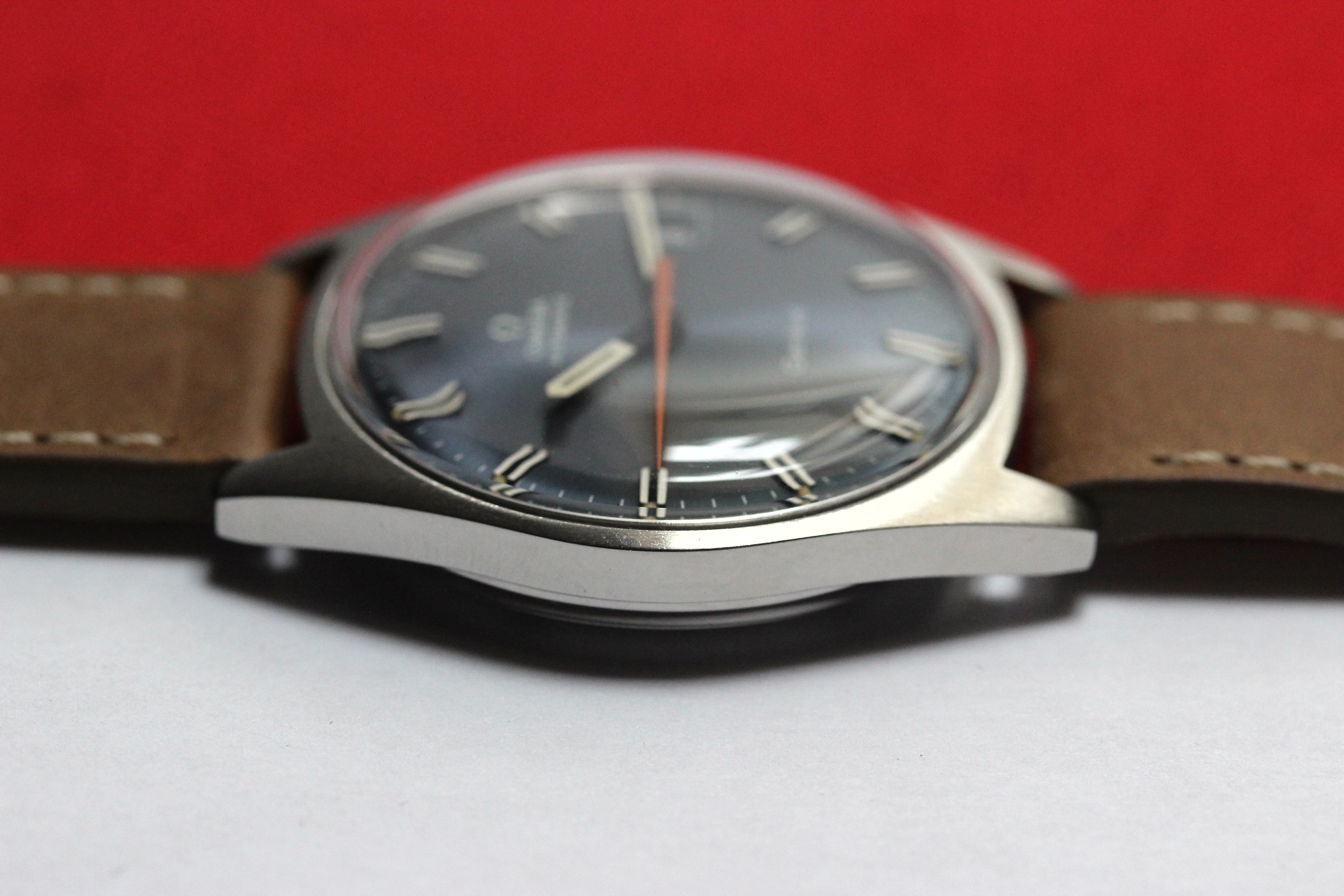 Vue de Omega Genève réf 166.041 "Ultraman" cal 565