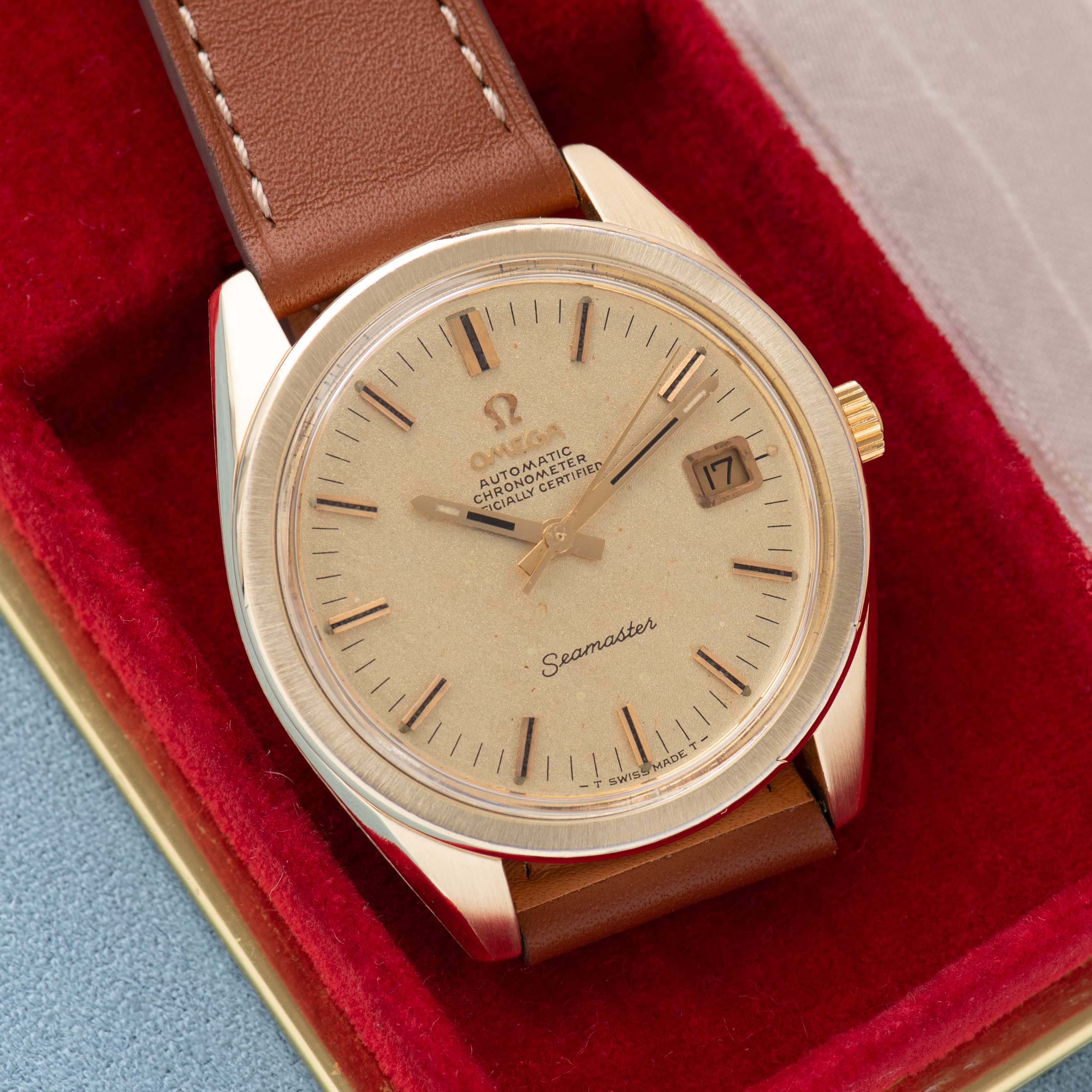 Zicht op Omega Automatic Chronometer Officialy Certified Seamaster ref 168.022/166.028