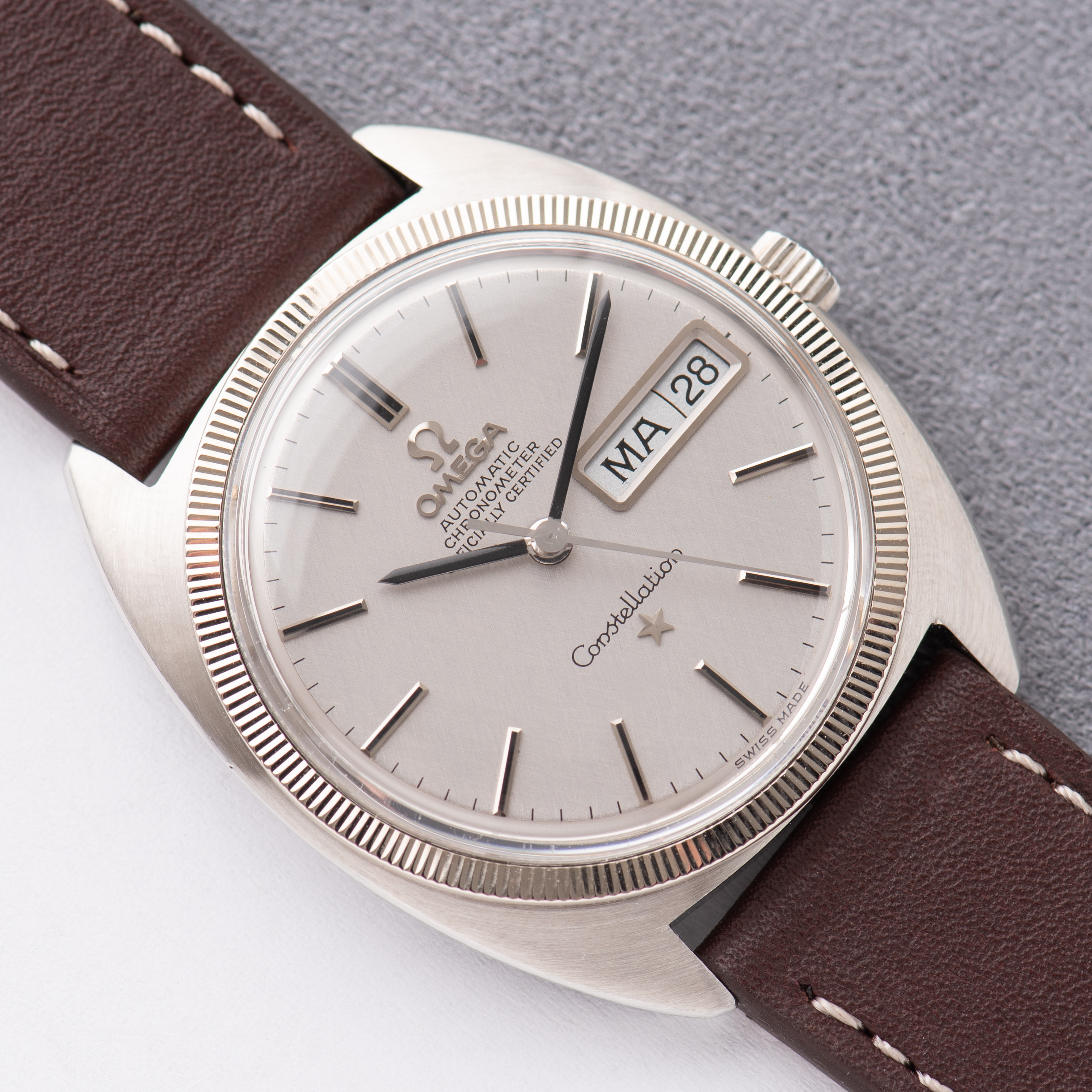 View of Omega Constellation Chronometer Linen Silver dial C-shape from 1968 Réf 168.029