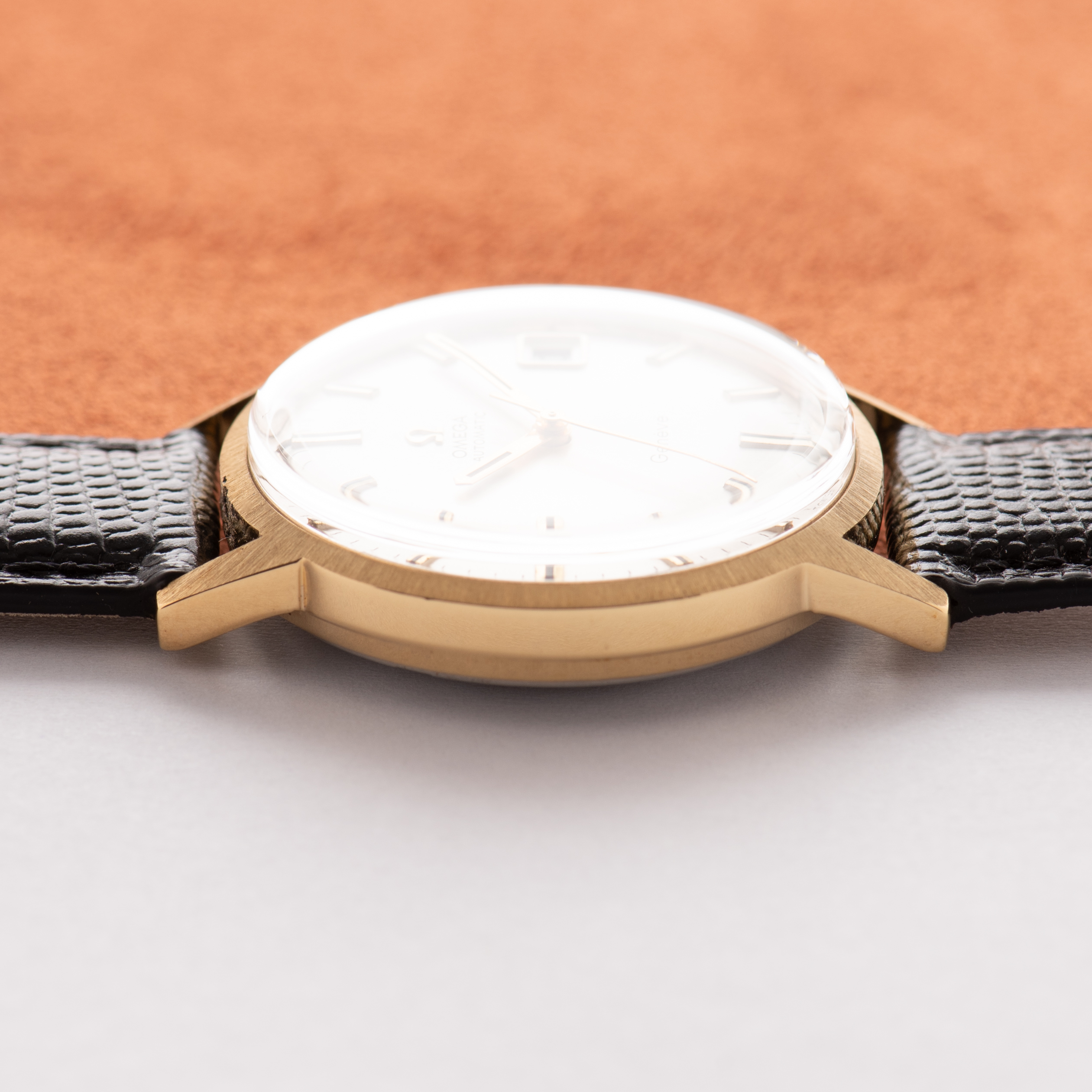 Vue de Omega Automatic Genève Date Silver/creme Dial Goldplated Réf 166.070 from 1969