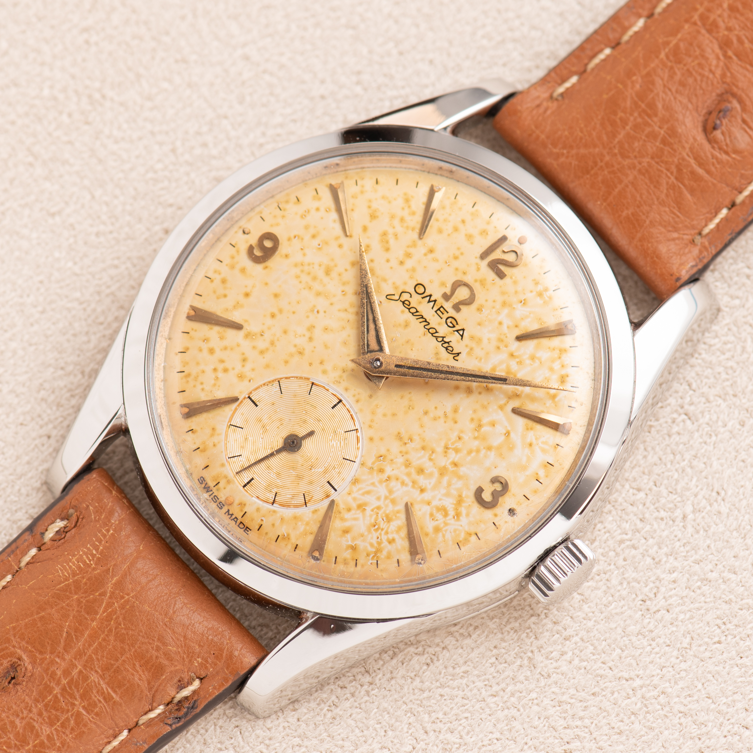 View of Omega Seamaster Petite seconde Patina Dial réf 2937-3 from 1958