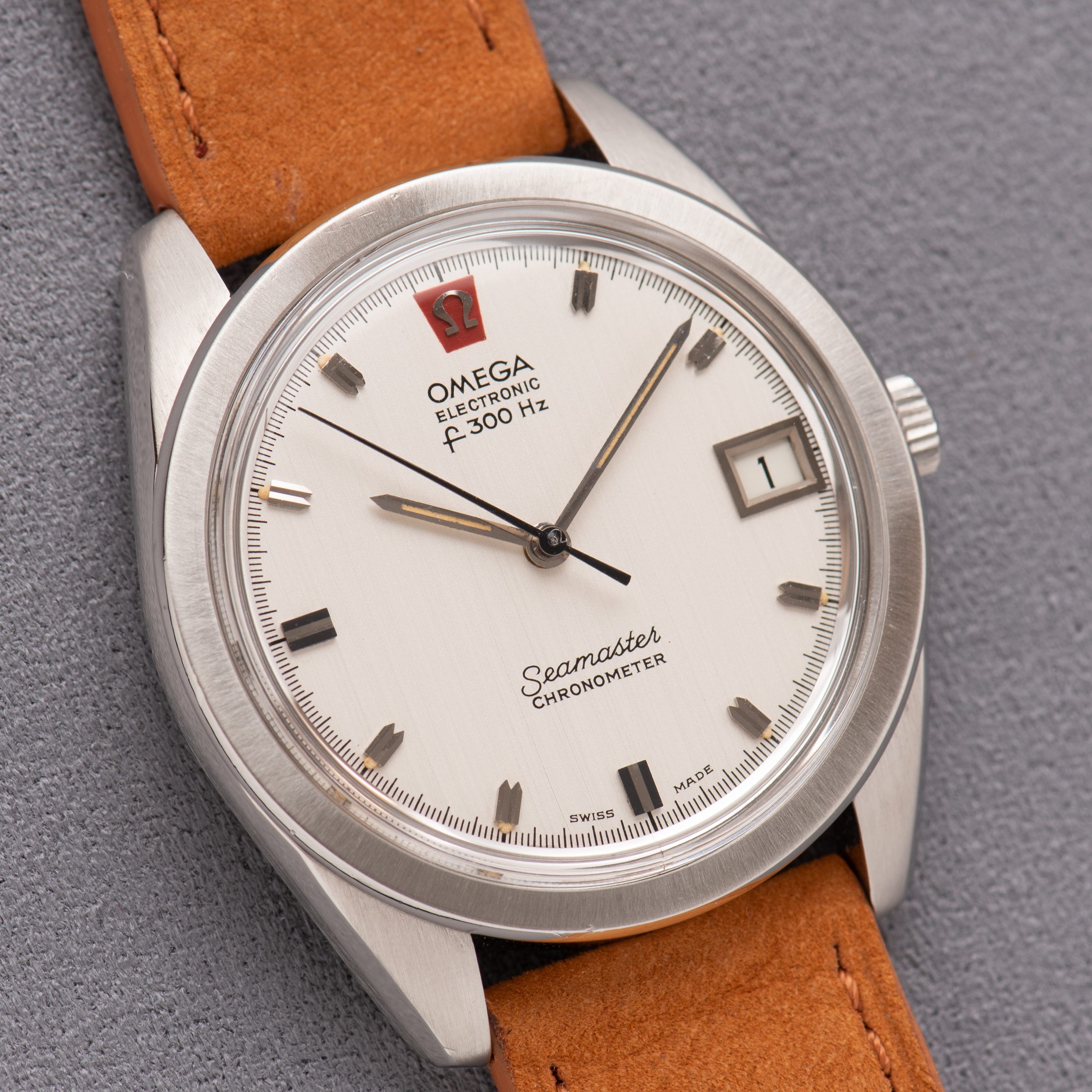 Vue de Omega Electronic Seamaster Chronometer F300 Hz Silver Dial from 1972 Réf 198.001