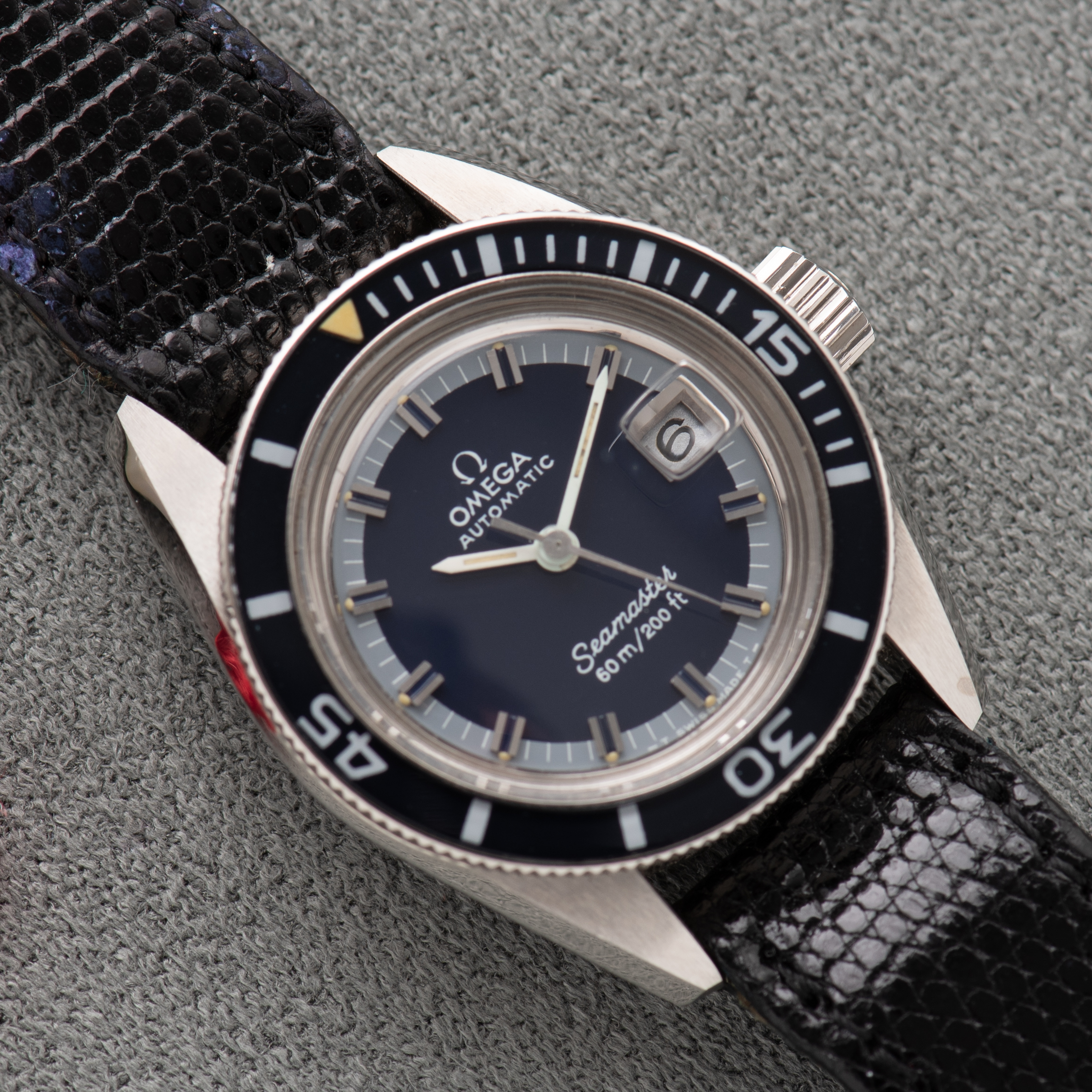 View of Omega Automatic Seamaster 60m/200 ft réf 566.024 New Old Stock from 1969