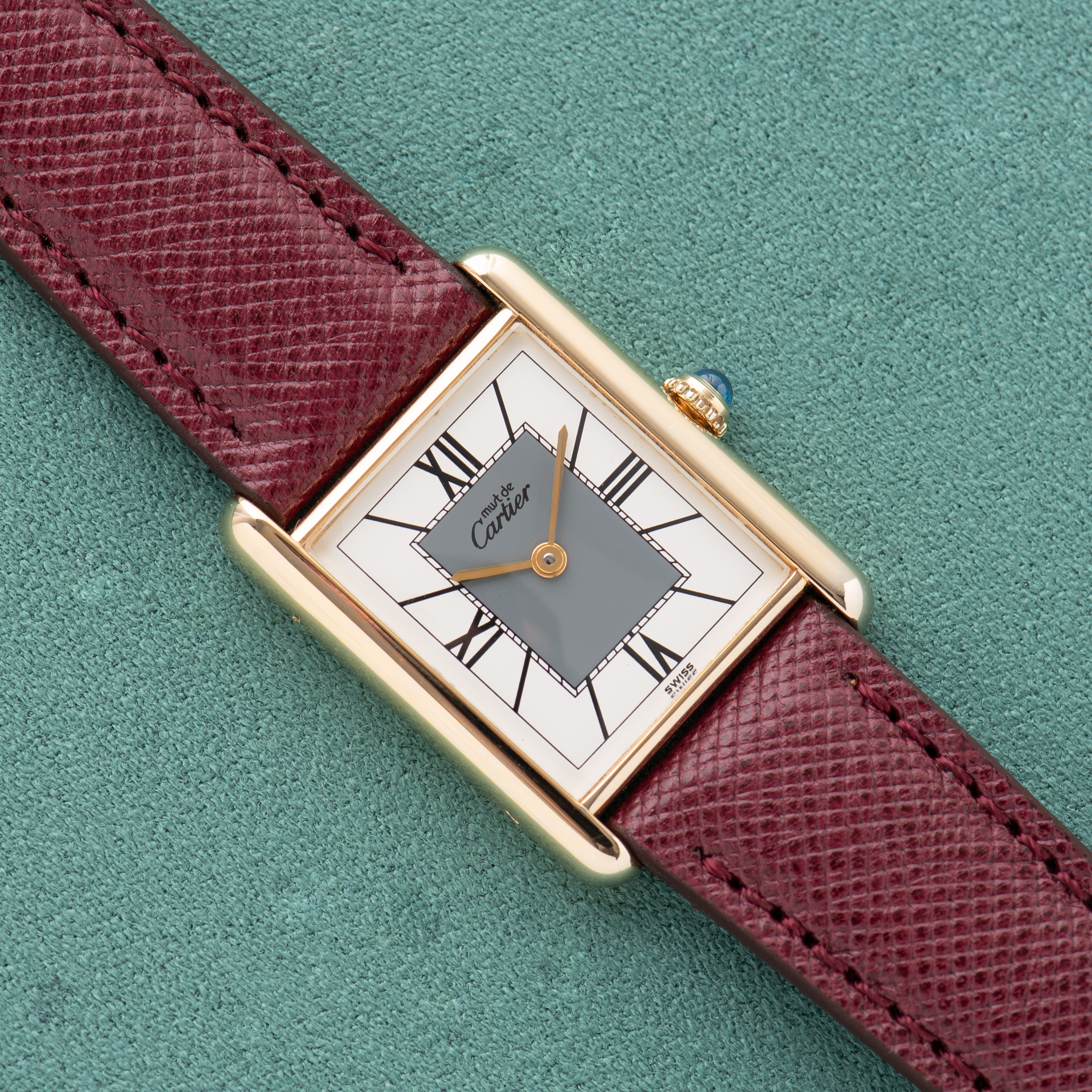 Vue de Cartier Tank De Must Vermeil GM Full Set Réf 590005