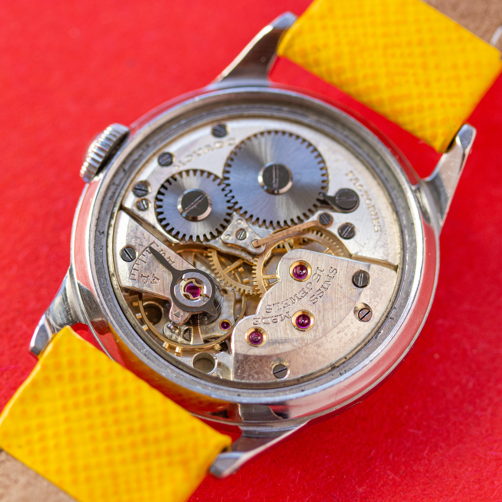 Vue de Movado Sport "FB case" cal c260m