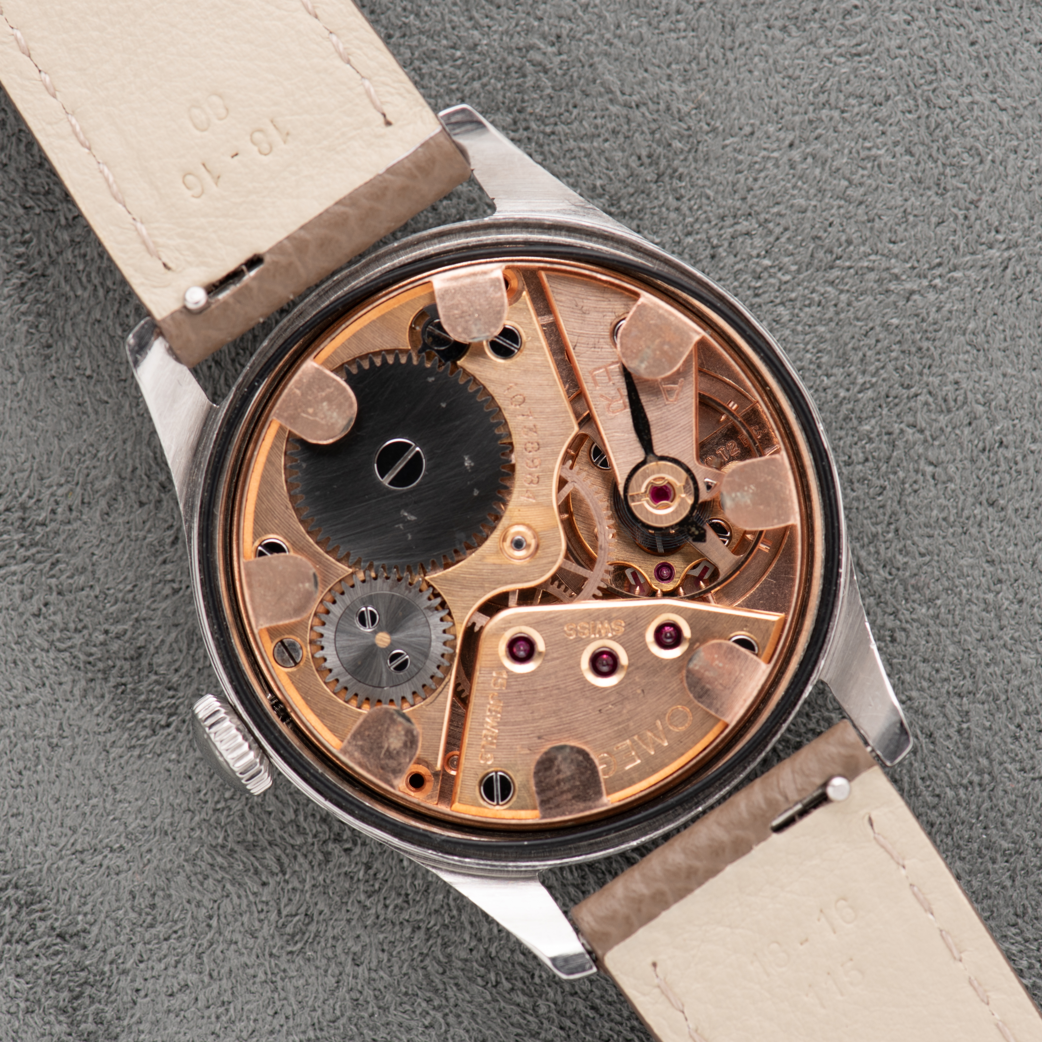 Zicht op Omega Classic 30T2 Ref 2383-6 uit 1944