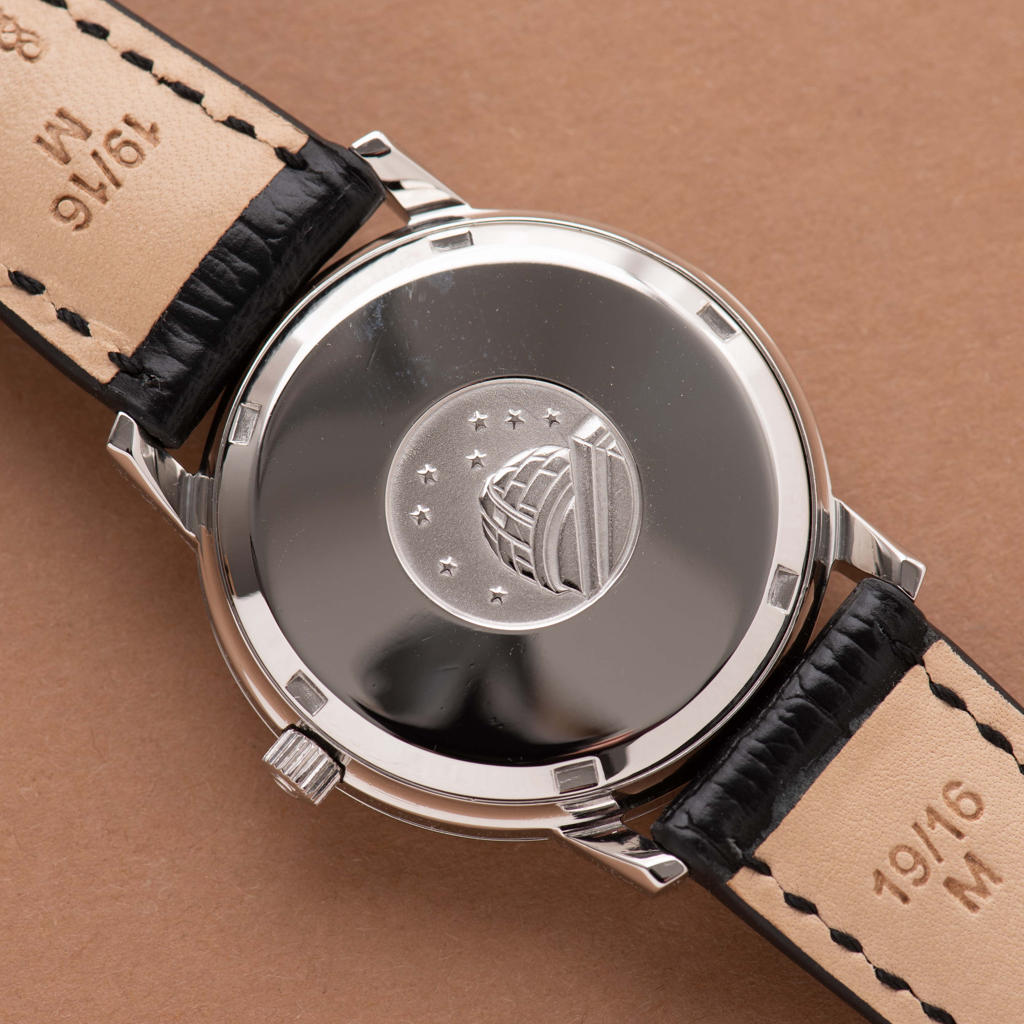 Zicht op Omega Automatic Chronometer Constellation réf 168.018 Tapisserie Dial Silver