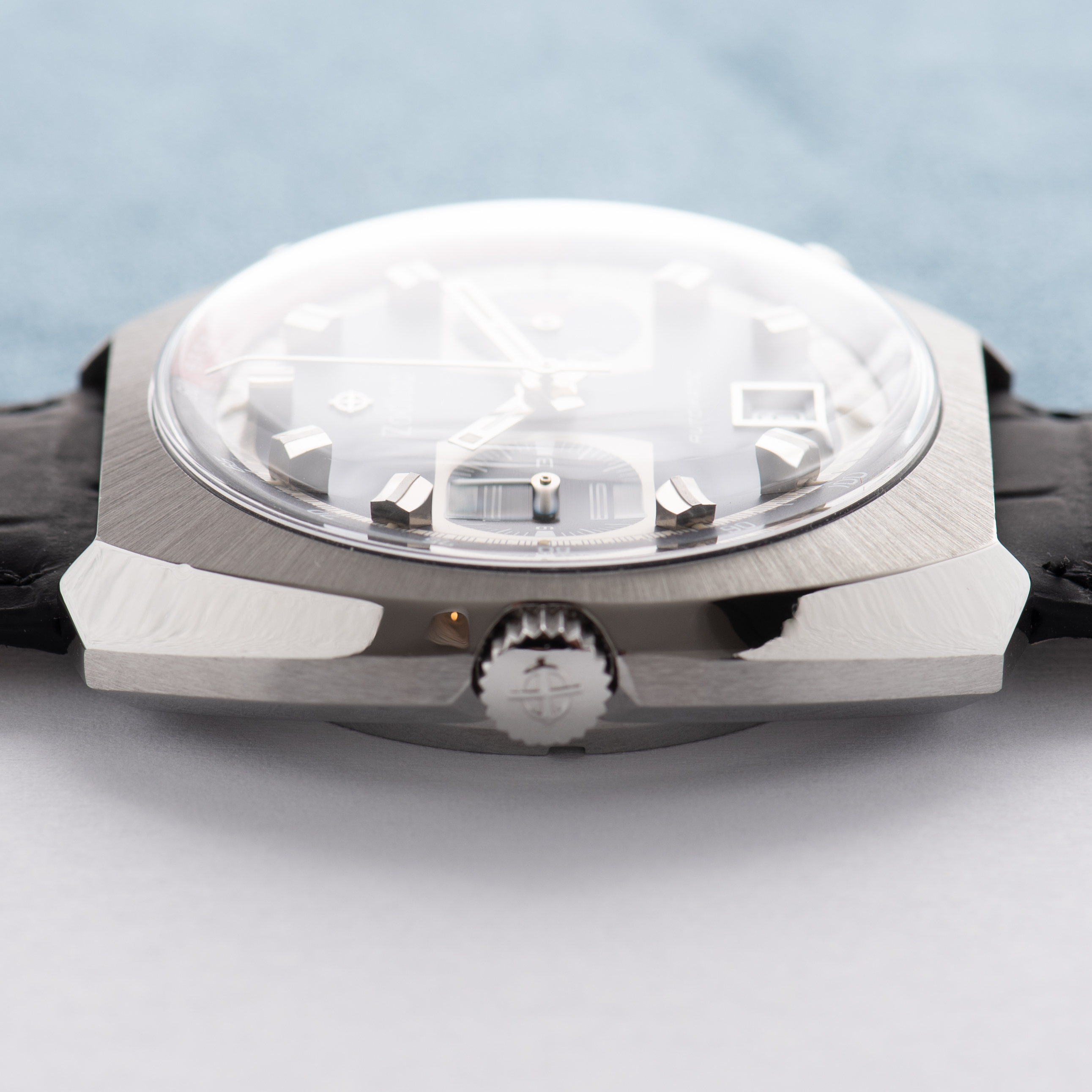Zicht op Zodiac Chronograph Automatic Blue Dial Cal 12 (11) vanaf 1970