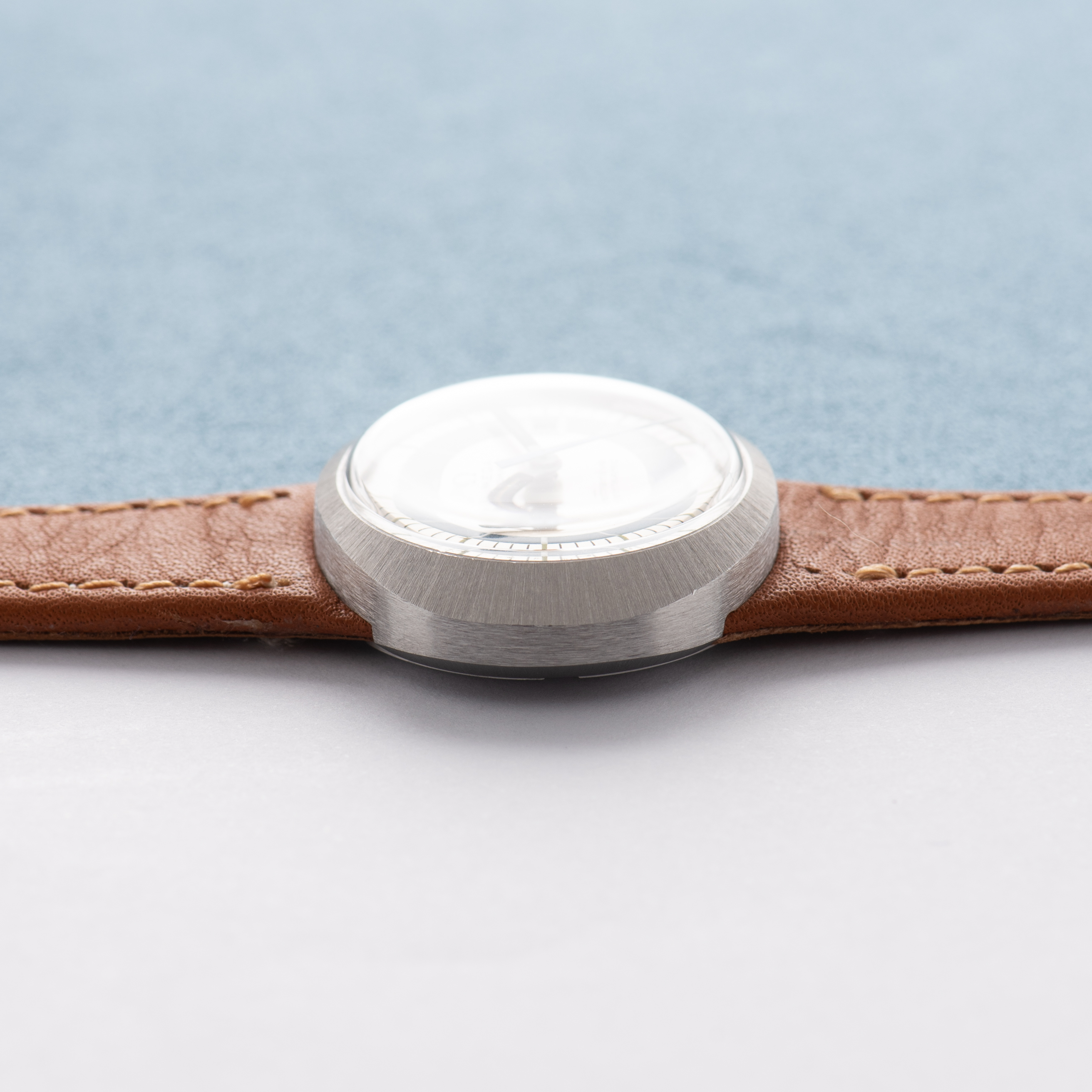 View of Omega Automatic Genève Dynamic Date White/blue dial Réf 566.015 from 1973