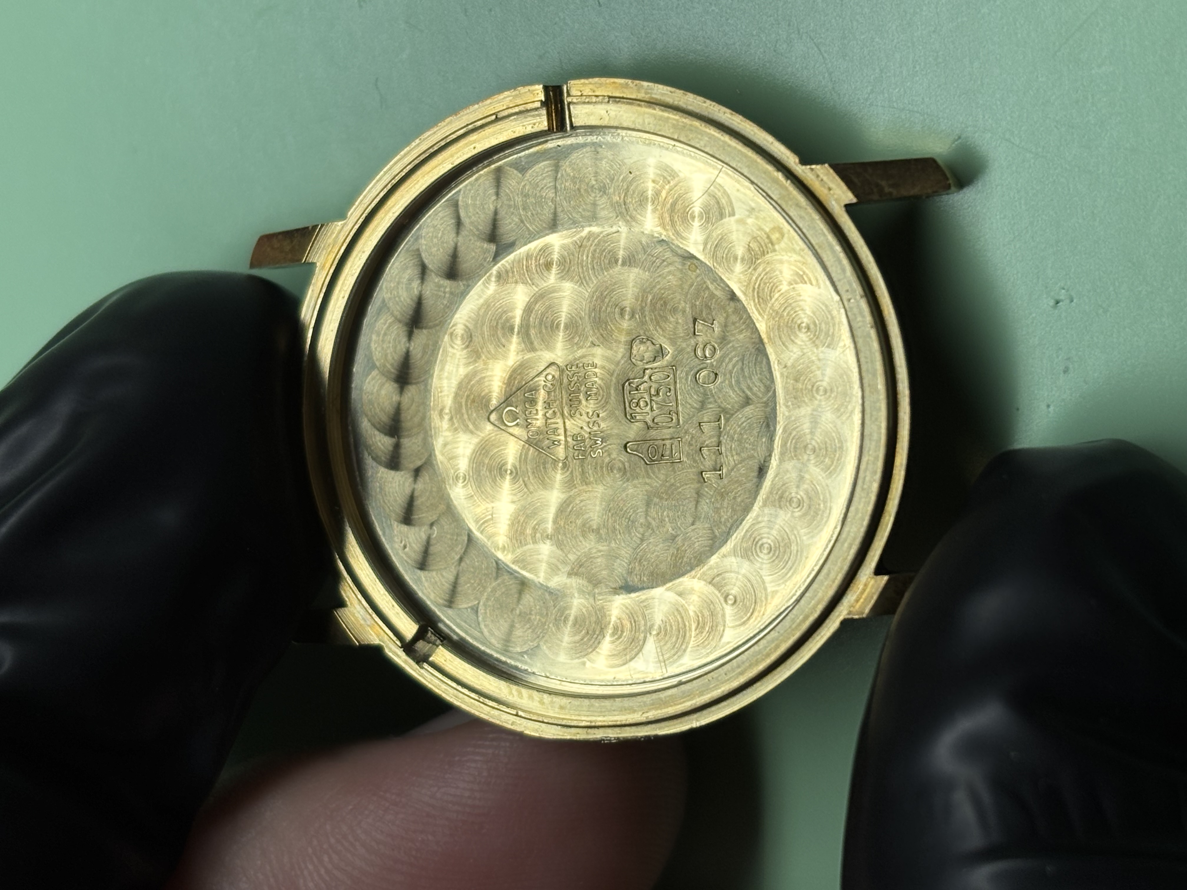View of Omega De Ville Mécanique Gold 18k from 1970 Réf 111.067