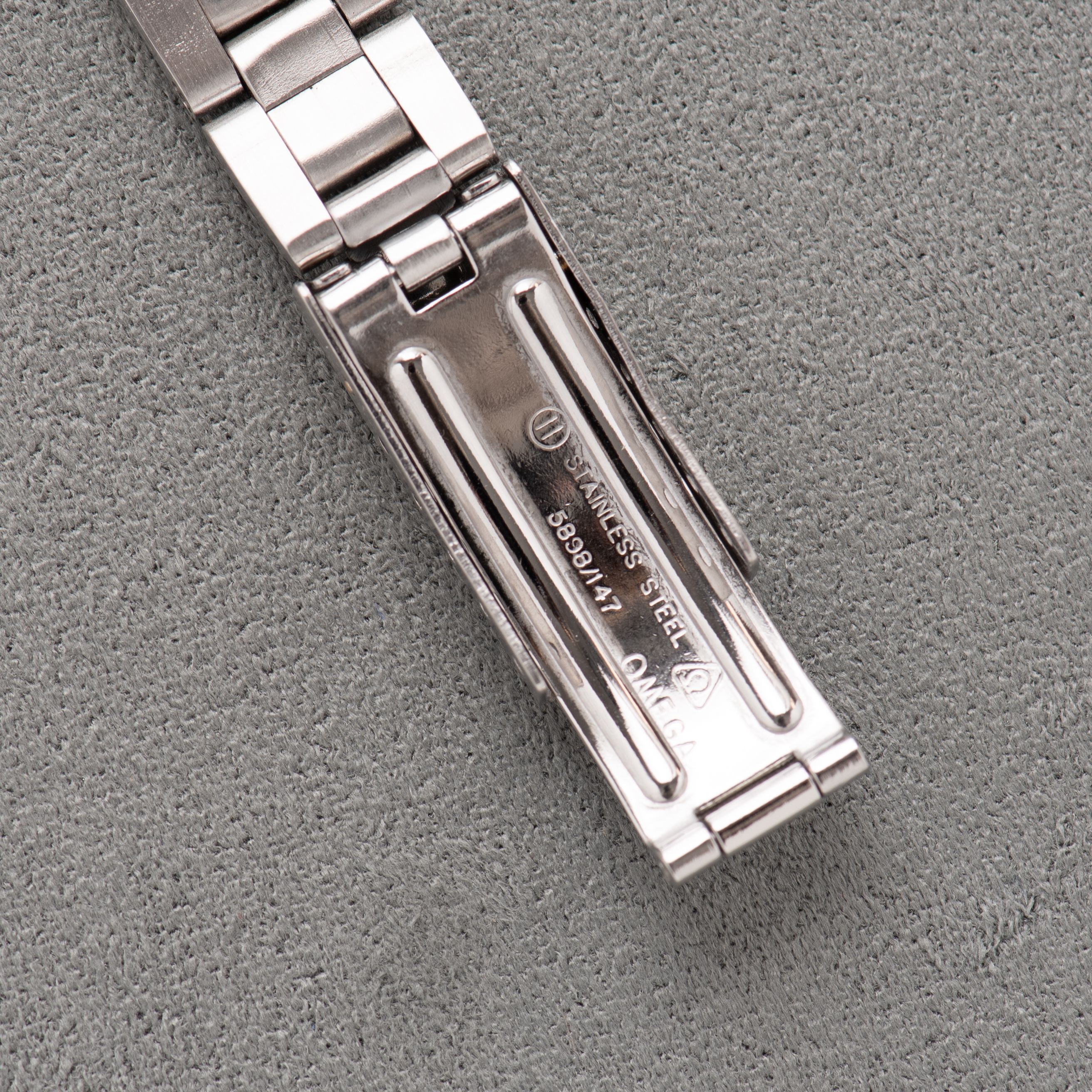 Vue de Omega Genève Dynamic Woman Mécanique Date Blue dial Réf 566.015 from 1971