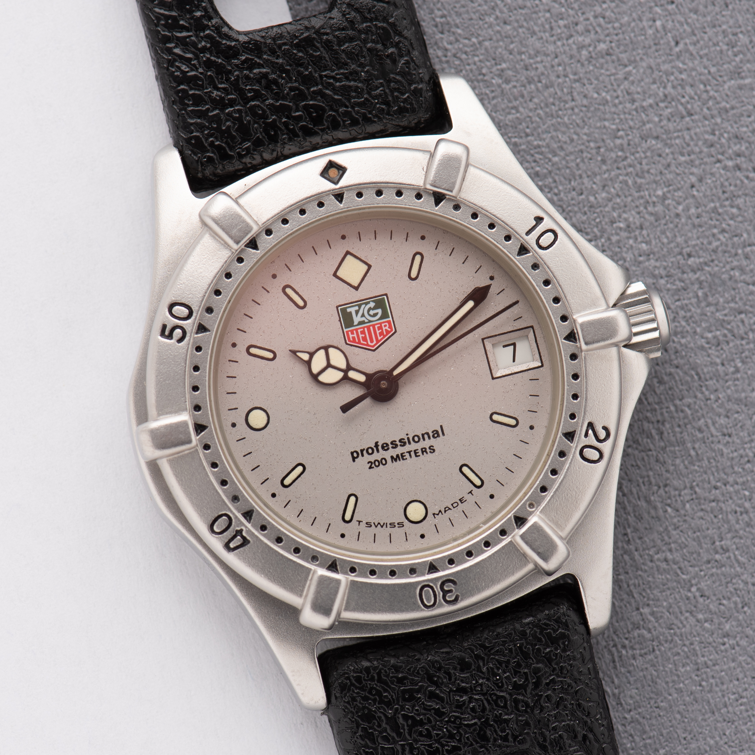 Vue de TAG Heuer Professional 200 meters Diver New Old Stock Réf 962.213