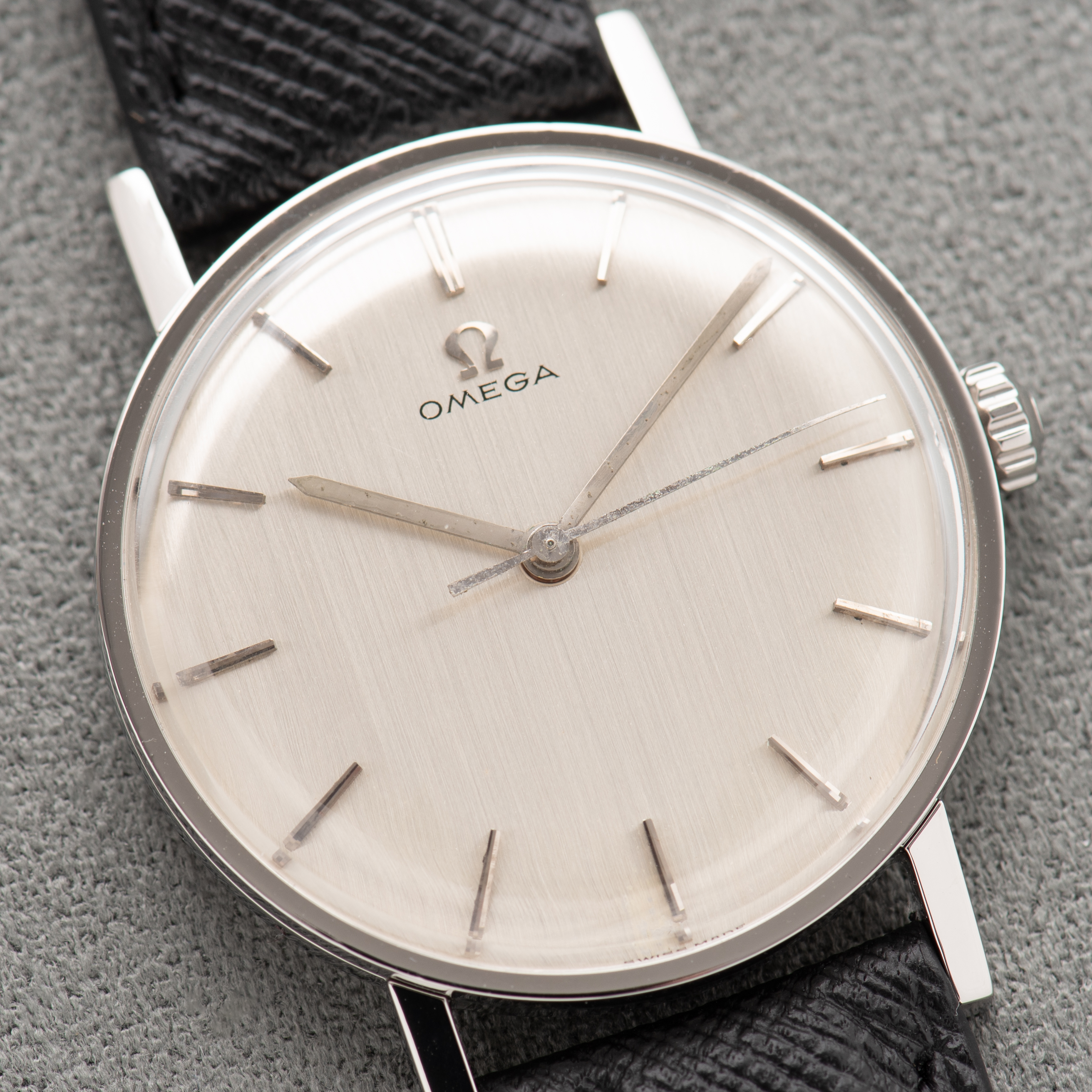 Vue de Omega Dress Watch Centre Seconds Silver Dial réf 131.004 from 1962