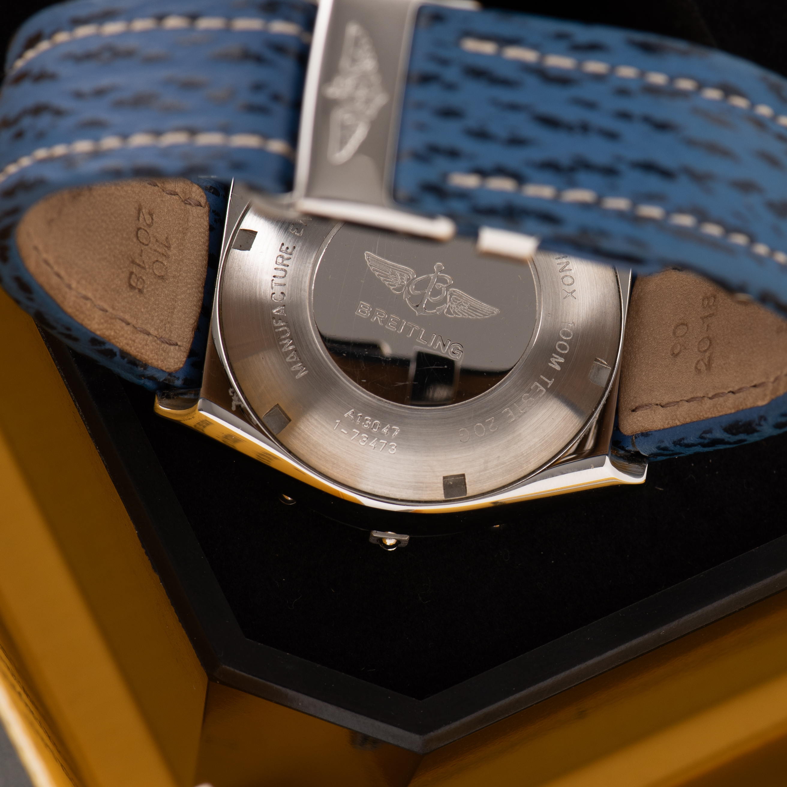 Vue de Breitling Chronomat 1884 Chronograph Blue dial Réf A13047 New Old Stock Full Set