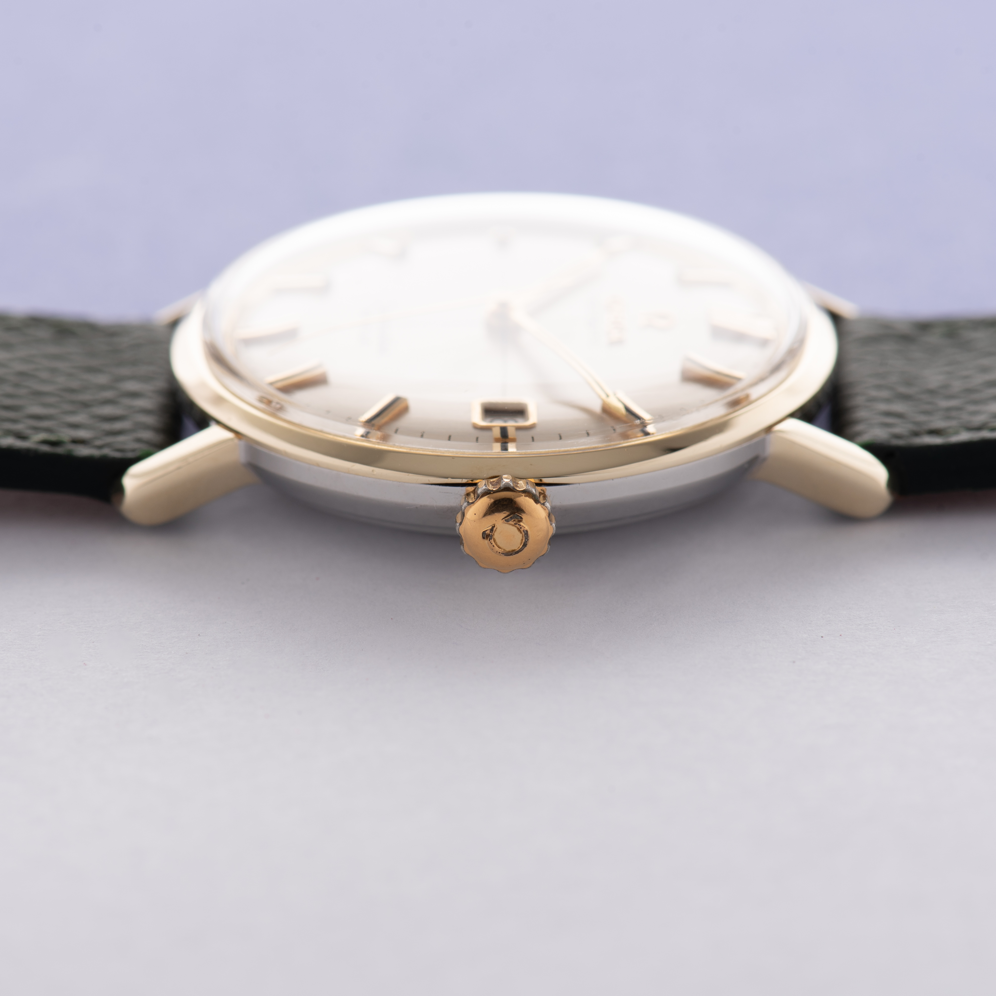 Vue de Omega Seamaster De Ville Automatic Date Crosshair Or/acier Réf 166.020