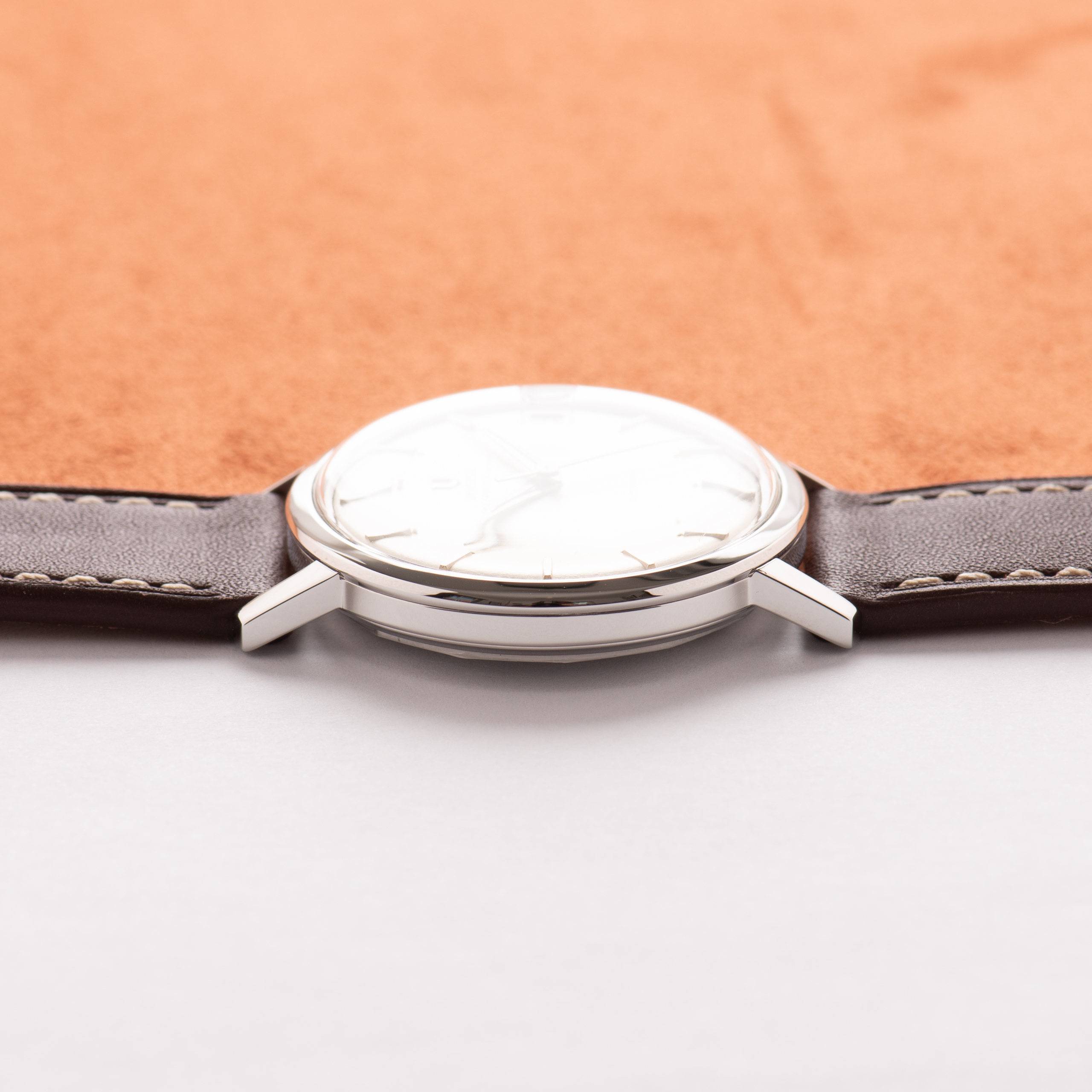 Vue de Universal Genève Polerouter Automatic Micro-Rotor – Réf. 869101/01 – 1965