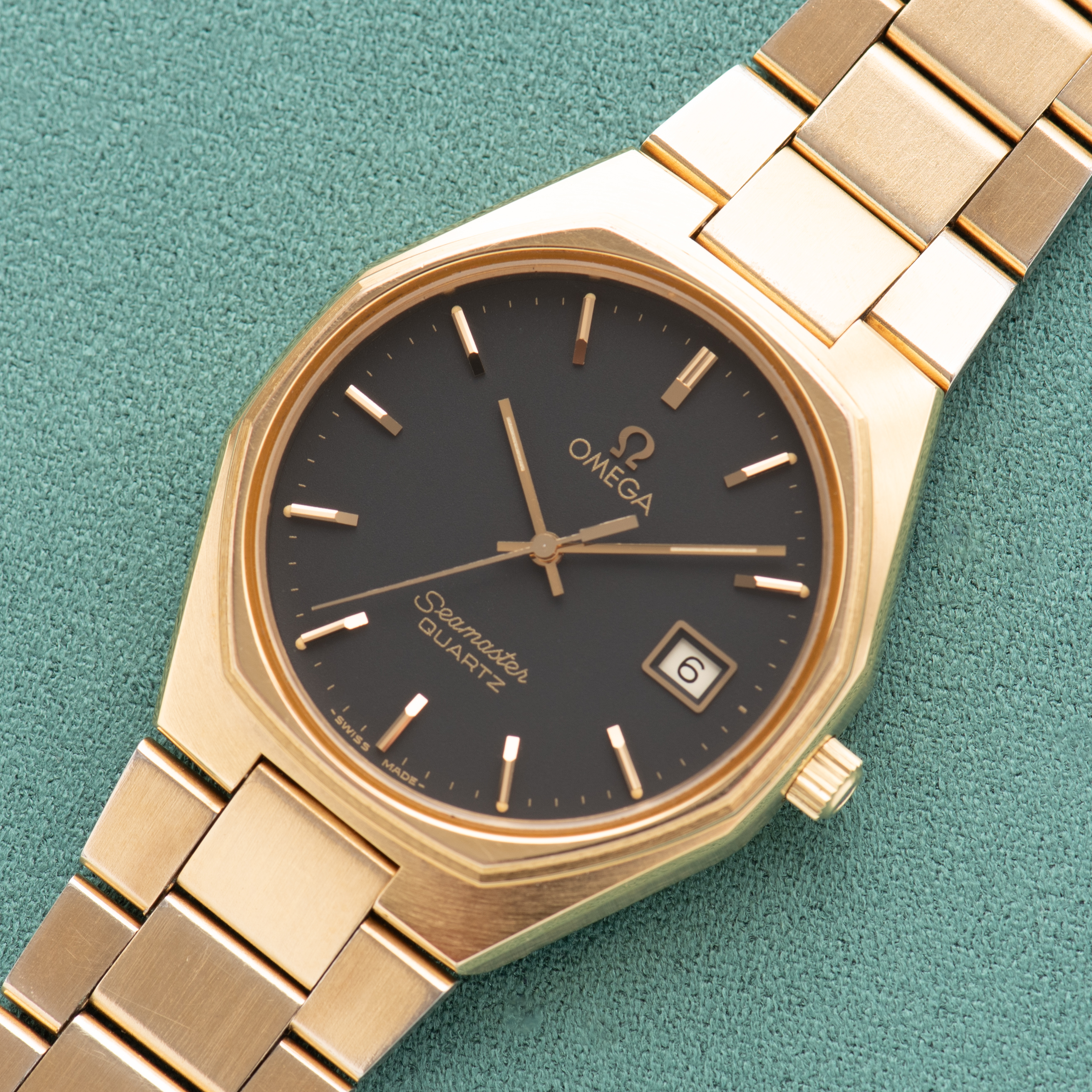 View of Omega Seamaster Quartz Black Mat Dial Réf 1960128 from 1979