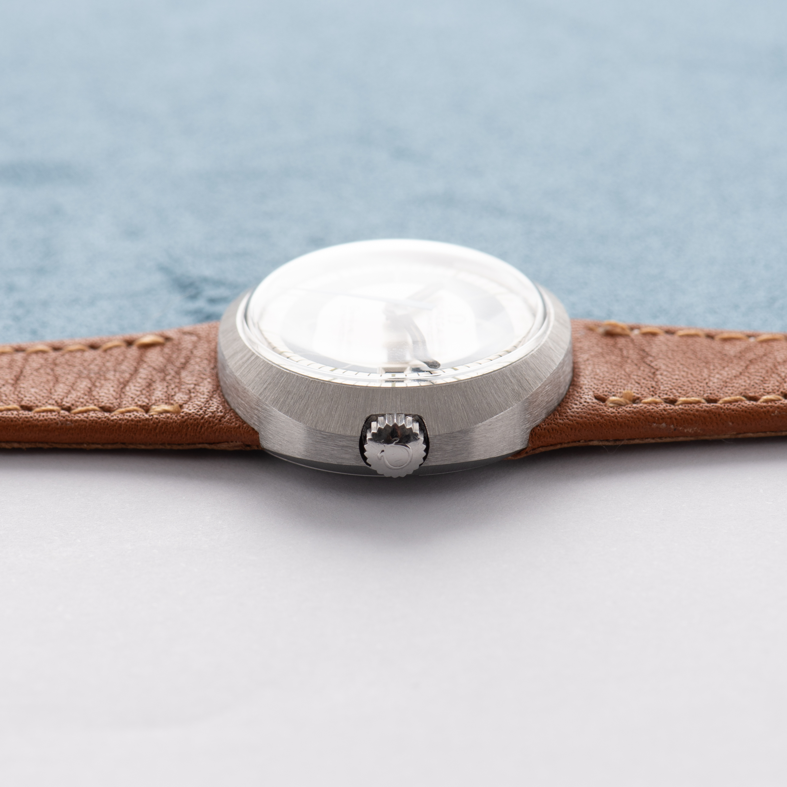 View of Omega Automatic Genève Dynamic Date White/blue dial Réf 566.015 from 1973