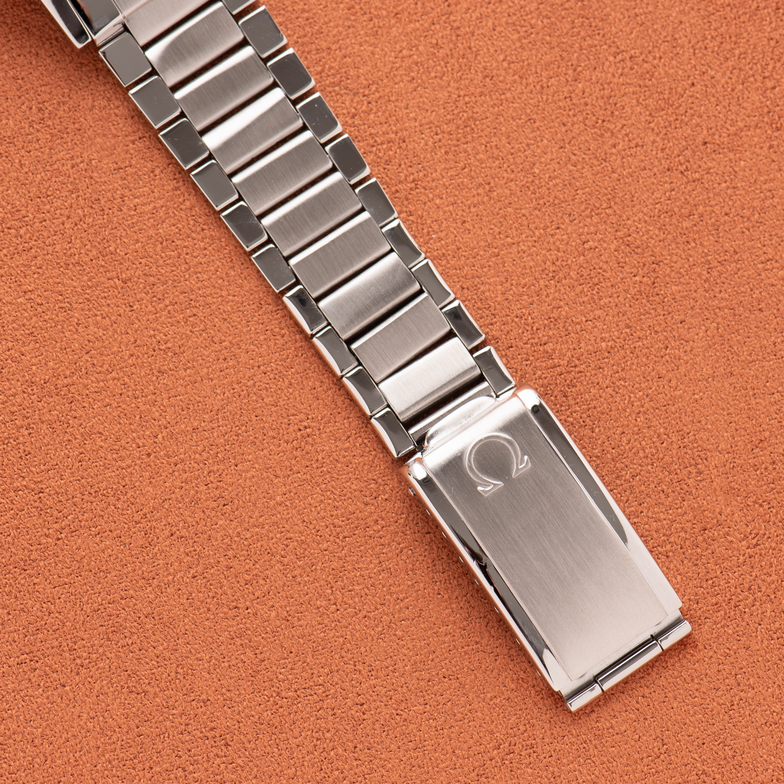 Zicht op Omega Automatic Genève Steel Day-Date Vanaf 1972 Ref 166.017