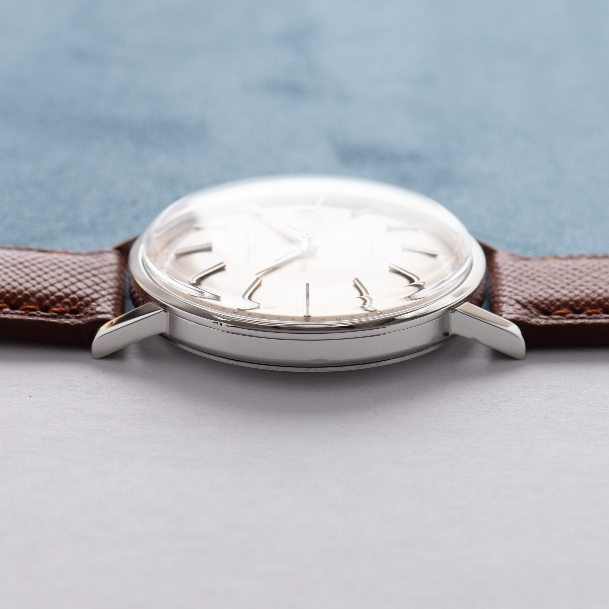 View of IWC Jumbo Automatique Silver Dial cal 8541 réf R805A