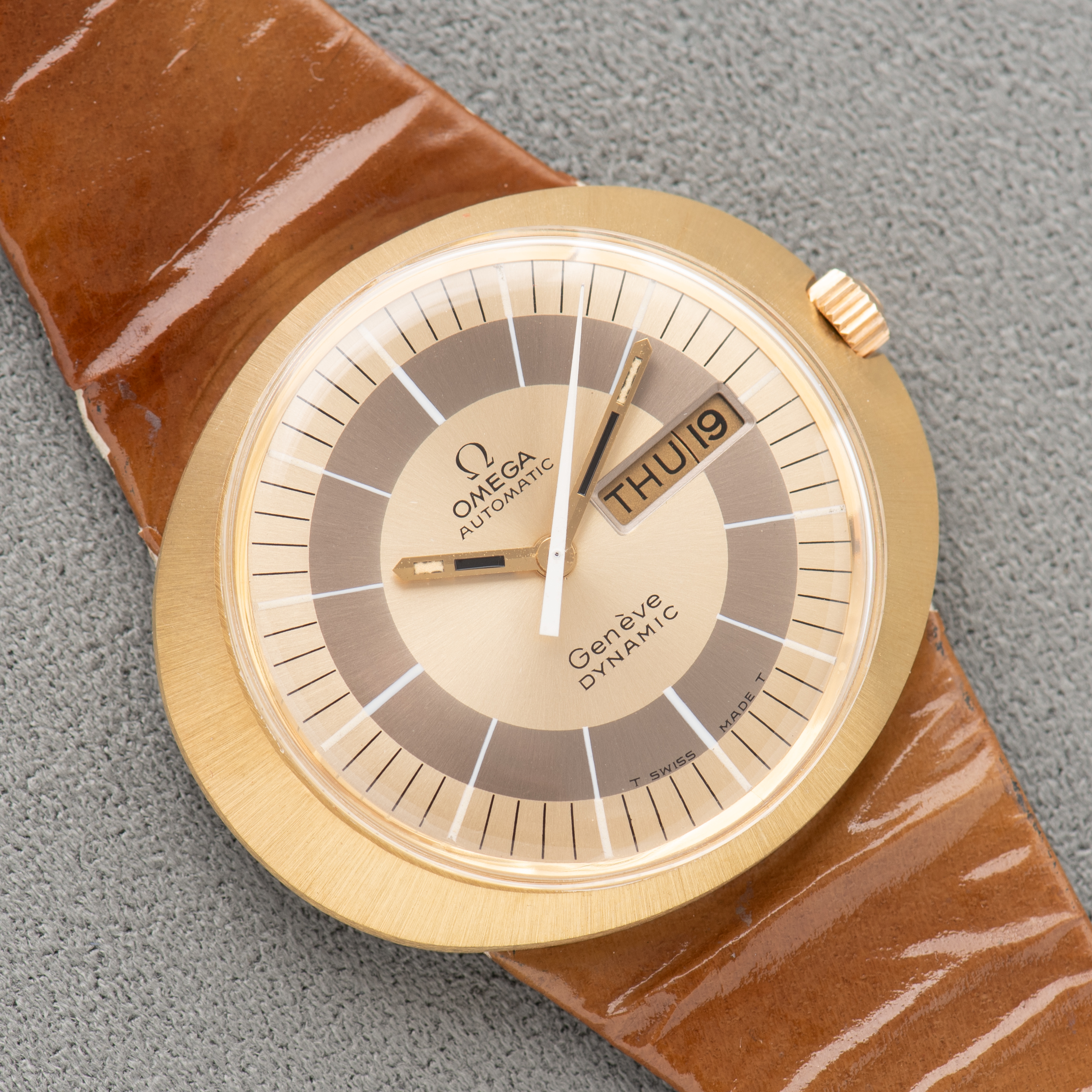 Vue de Omega Genève Dynamic Automatic DD Gold Capped Ultra Full Set 1974 réf 166.079