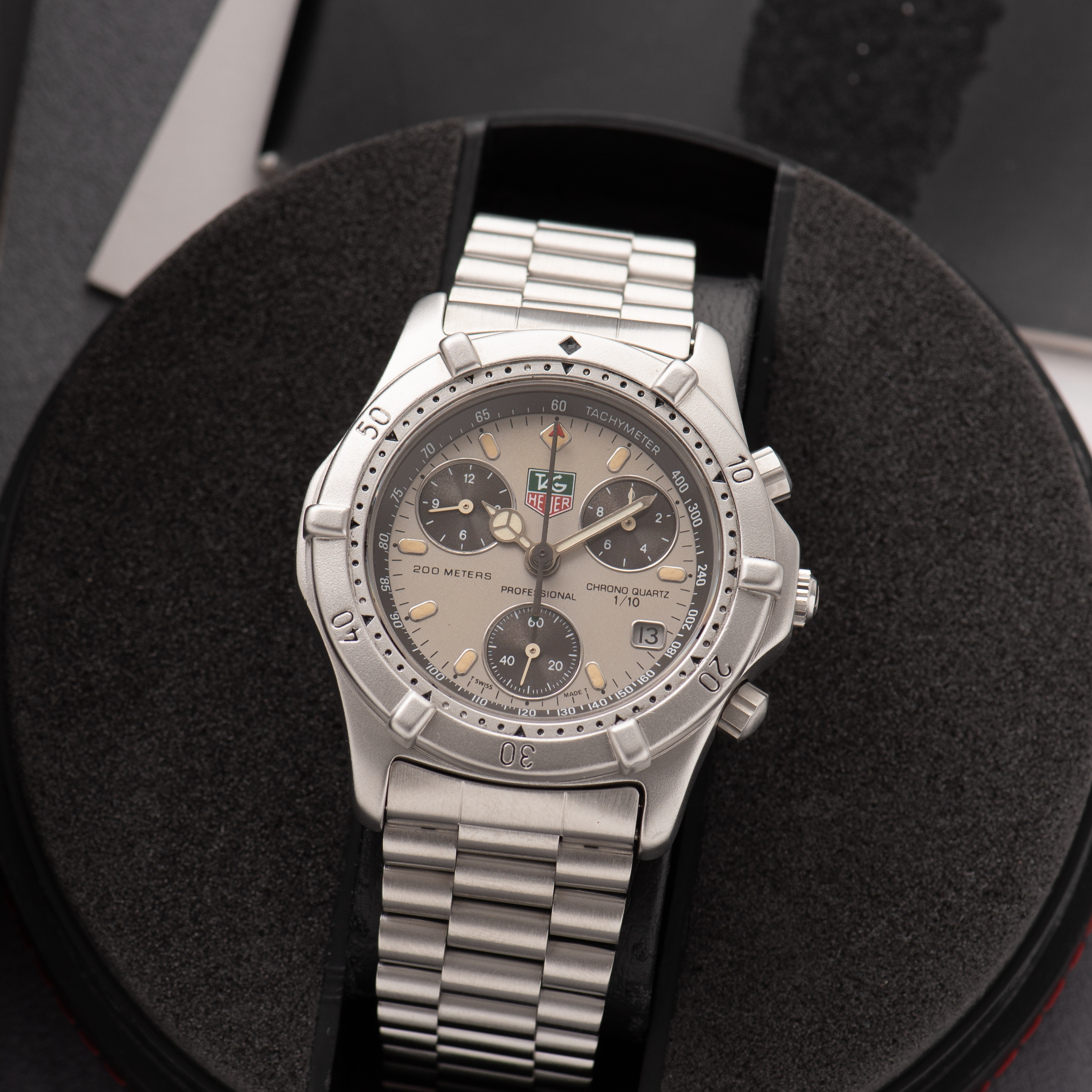 View of TAG Heuer Professional 200 meters Chrono Quartz Ref 560.260M Full Set from 1993