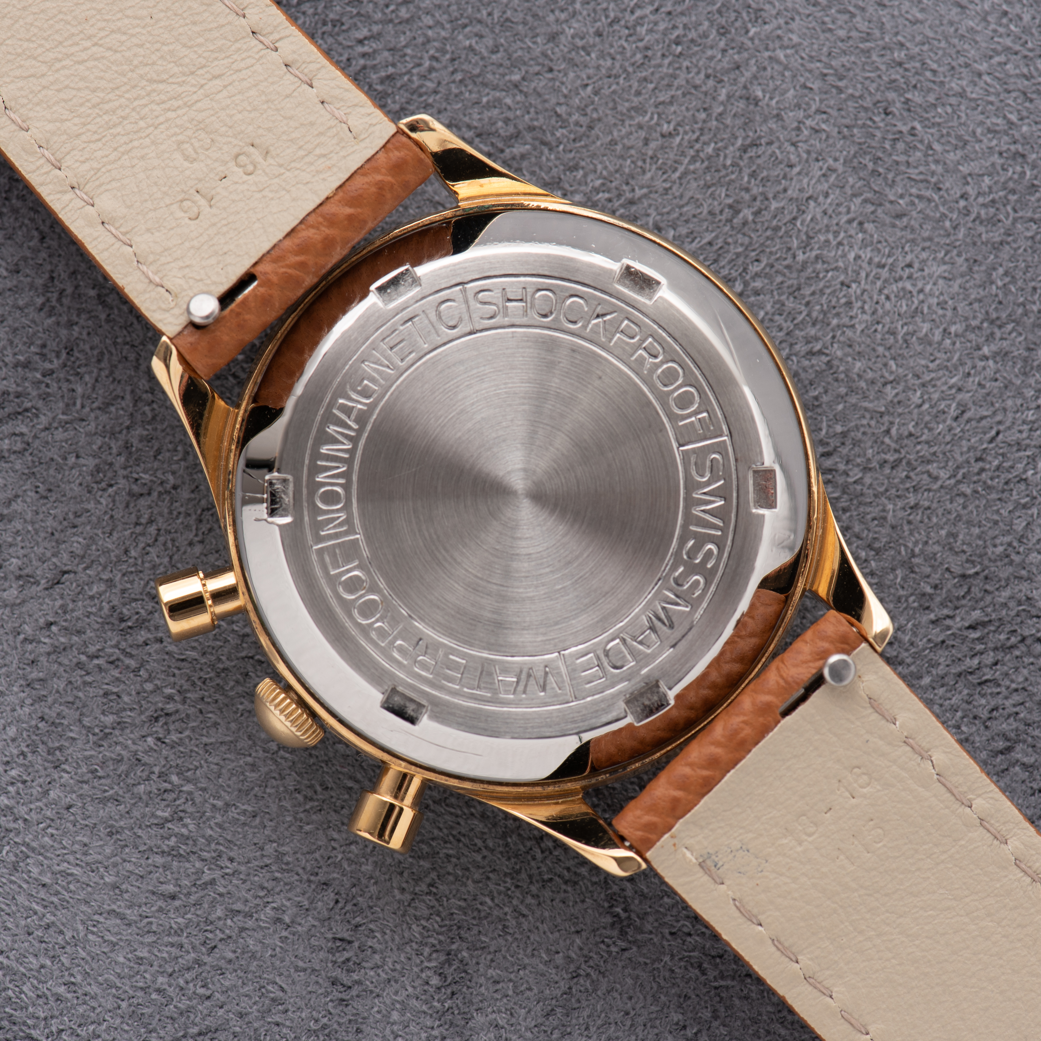 Zicht op Lemania 105 Antishock Antimagnetische Chronograaf Lemania 1275 uit 1960"