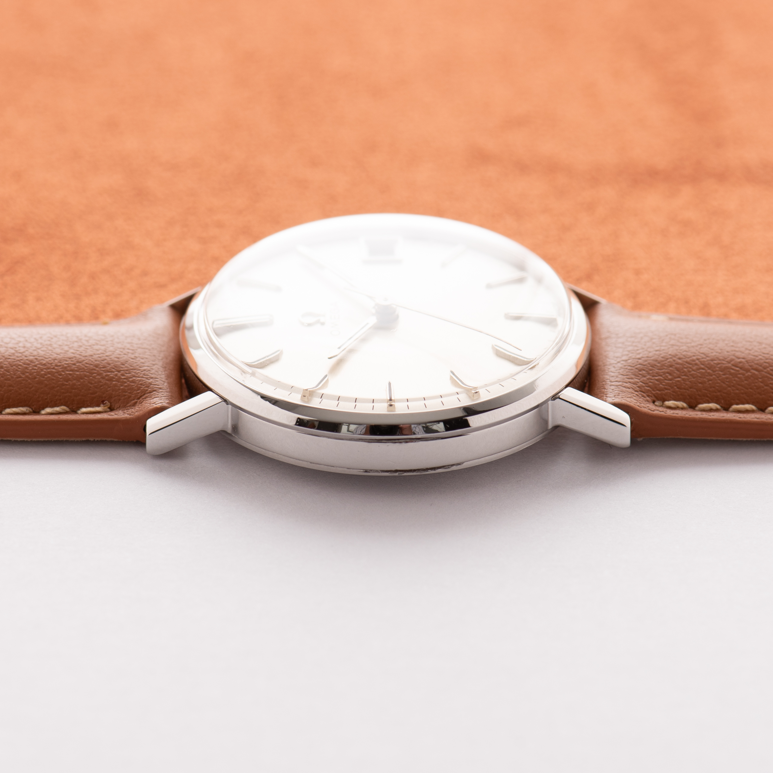 Zicht op Omega Dress Centre Seconds Cal 611 Réf 132.018 from 1965