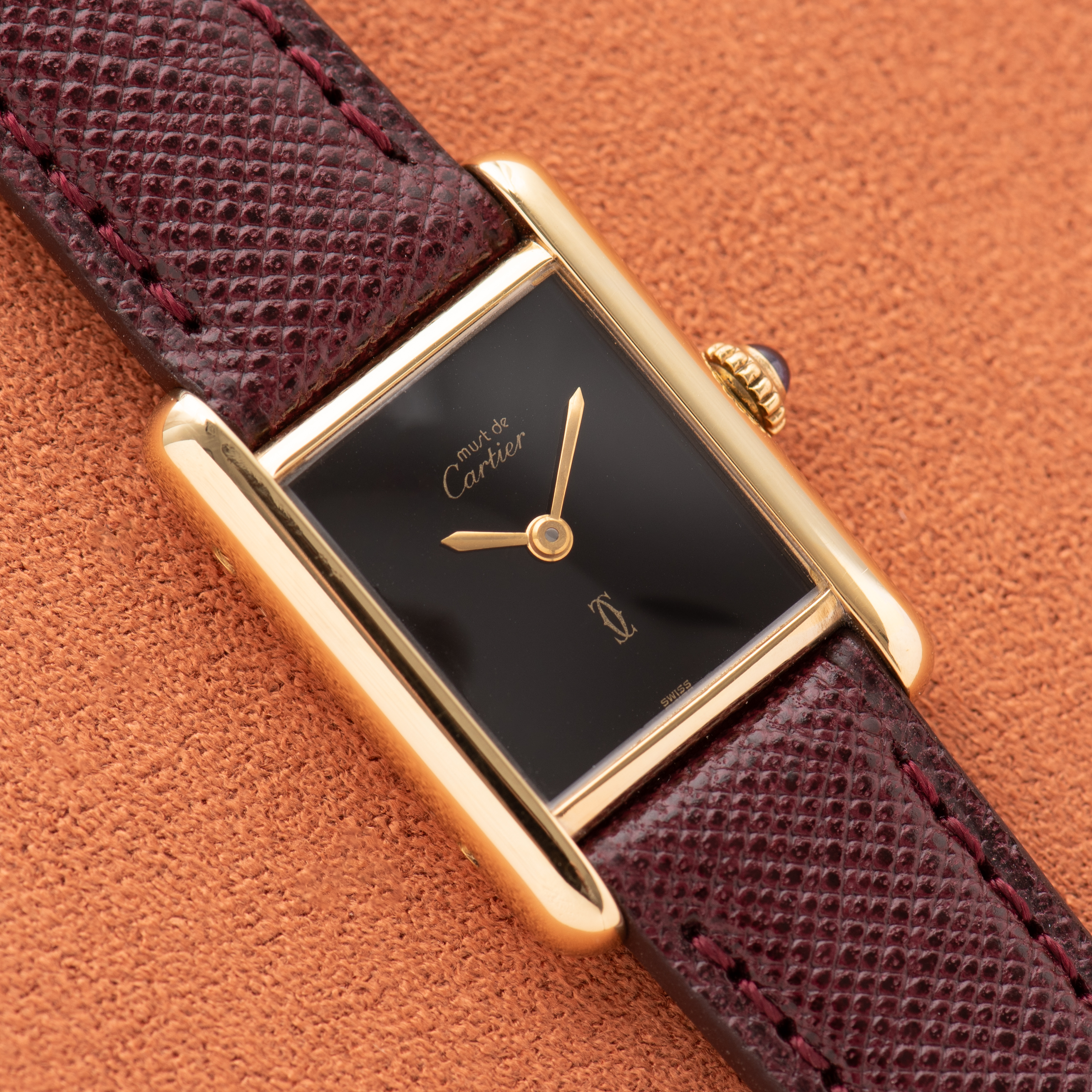 Zicht op Cartier Must de Tank Vermeil PM Onyx Black Dial from 1980