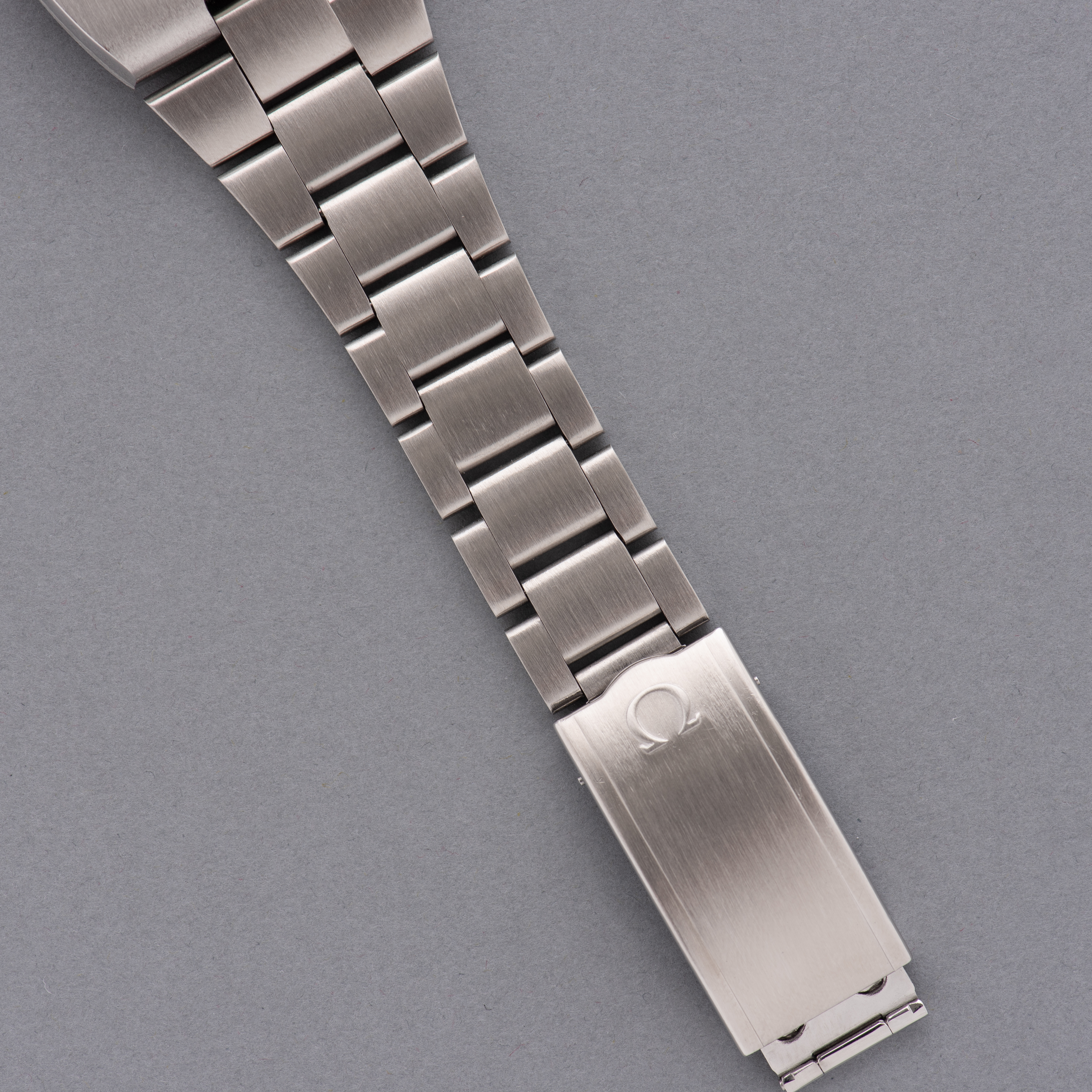 Vue de Omega Genève Automatic Date Square TV black dial réf 166.0191 from 1974