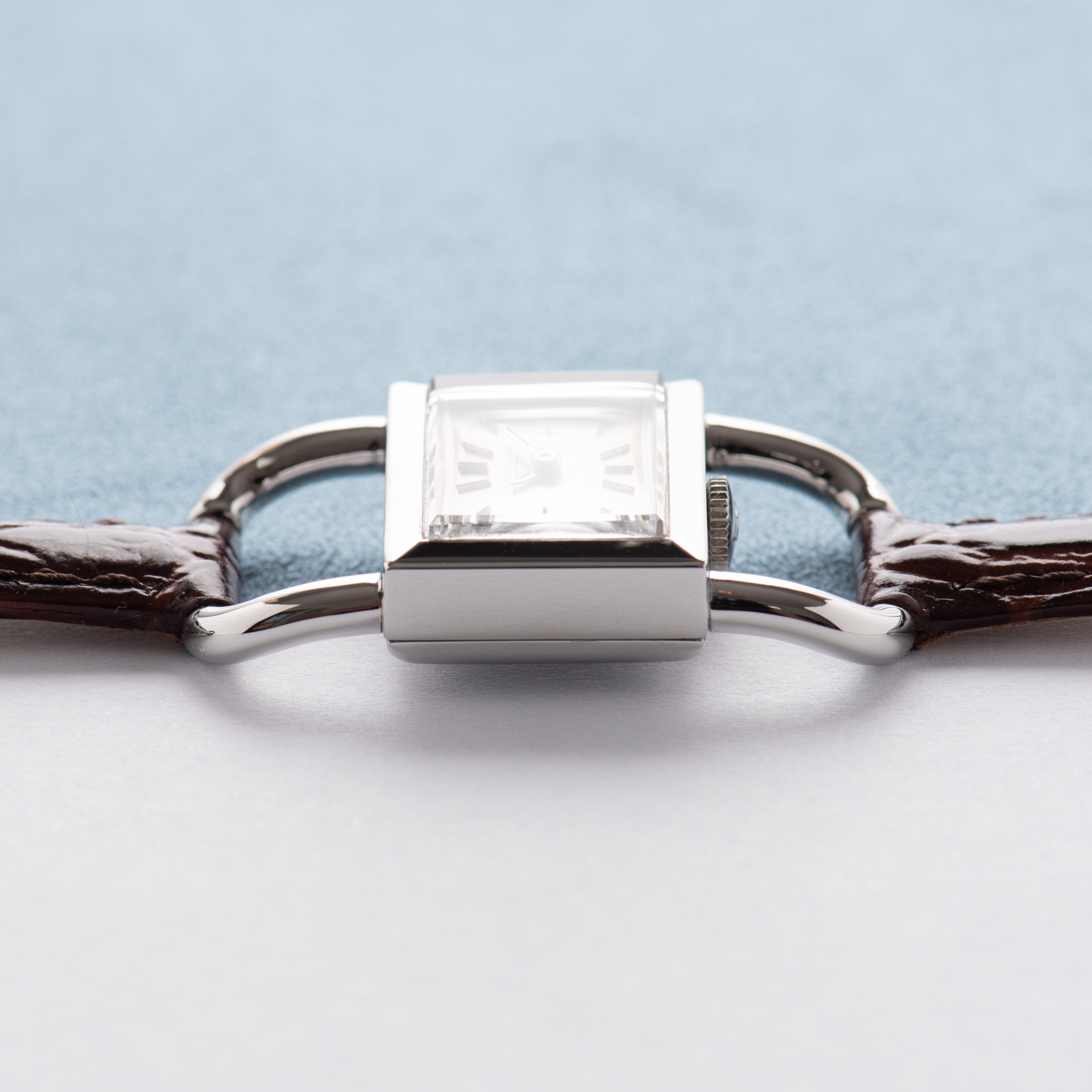 Vue de Jaeger-LeCoultre Etrier Lucchetto for Hermès Silver Dial Réf 1670.42