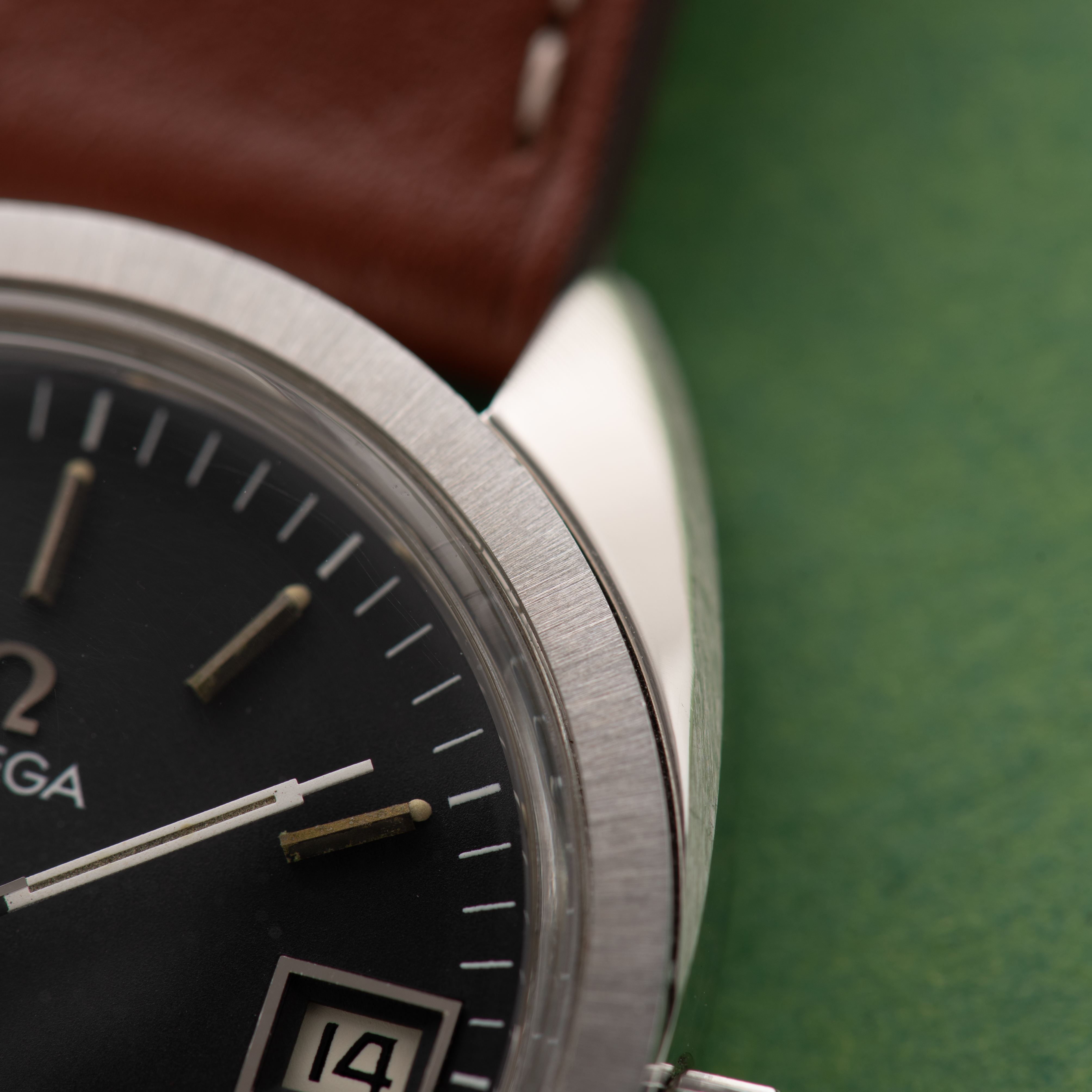 Zicht op Omega Ranchero Automatic Date "Belgian market" black dial réf 136.0106 from 1974
