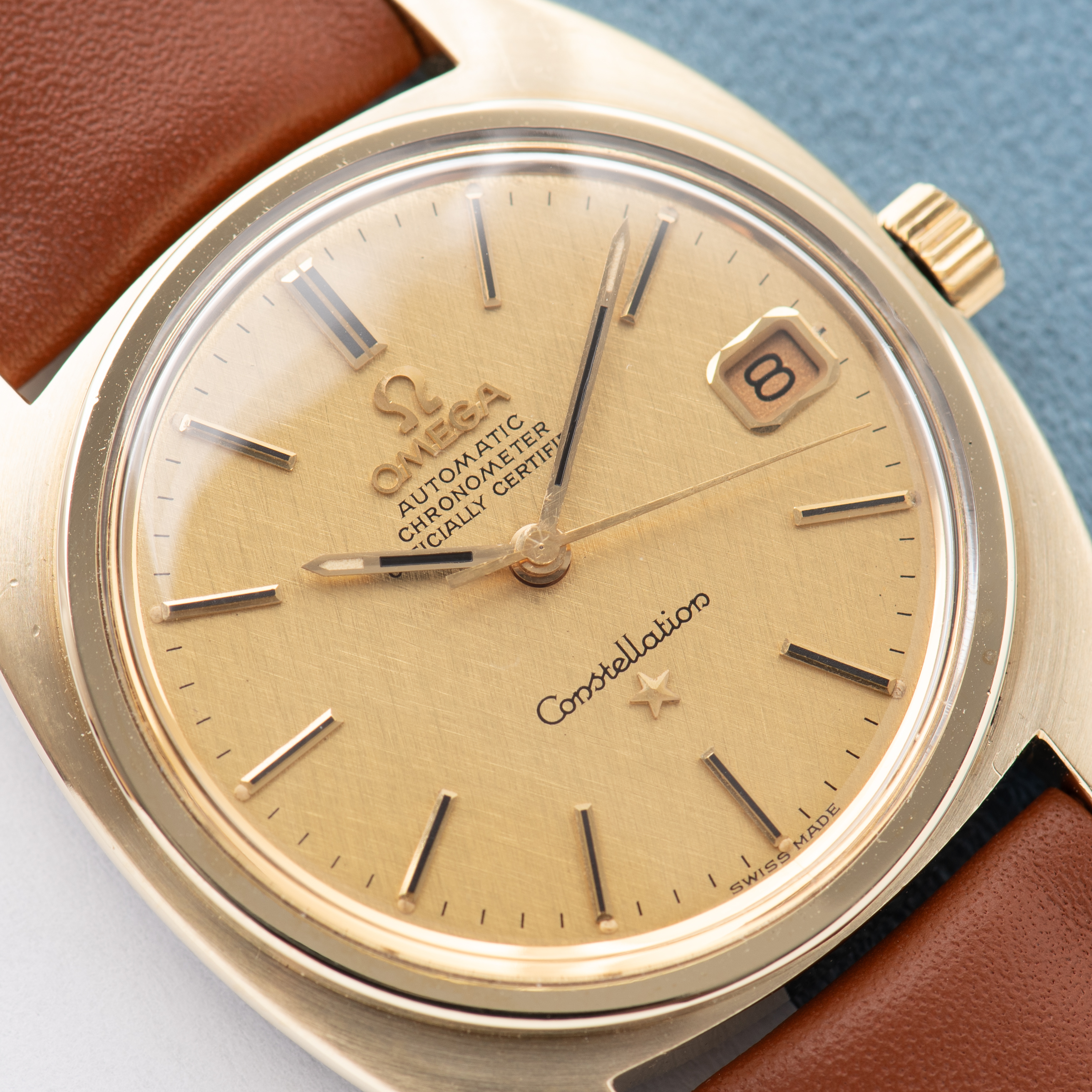 Zicht op Omega Constellation Chronometer C-vorm 14K Gold Capped from 1969 Ref 168.017