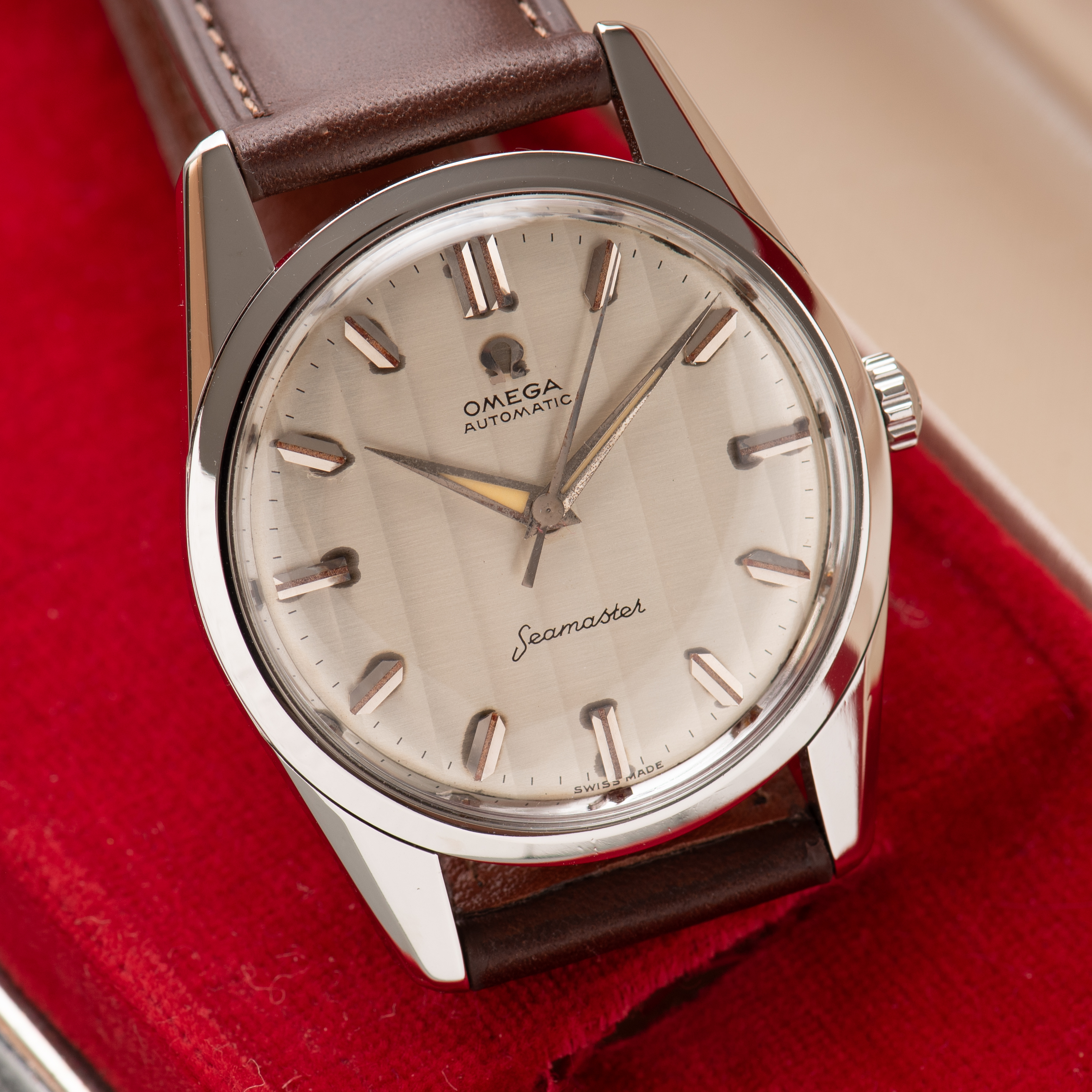 View of Omega Automatic Seamaster Rare Ribbon Dial réf 14700.4 SC from 1960