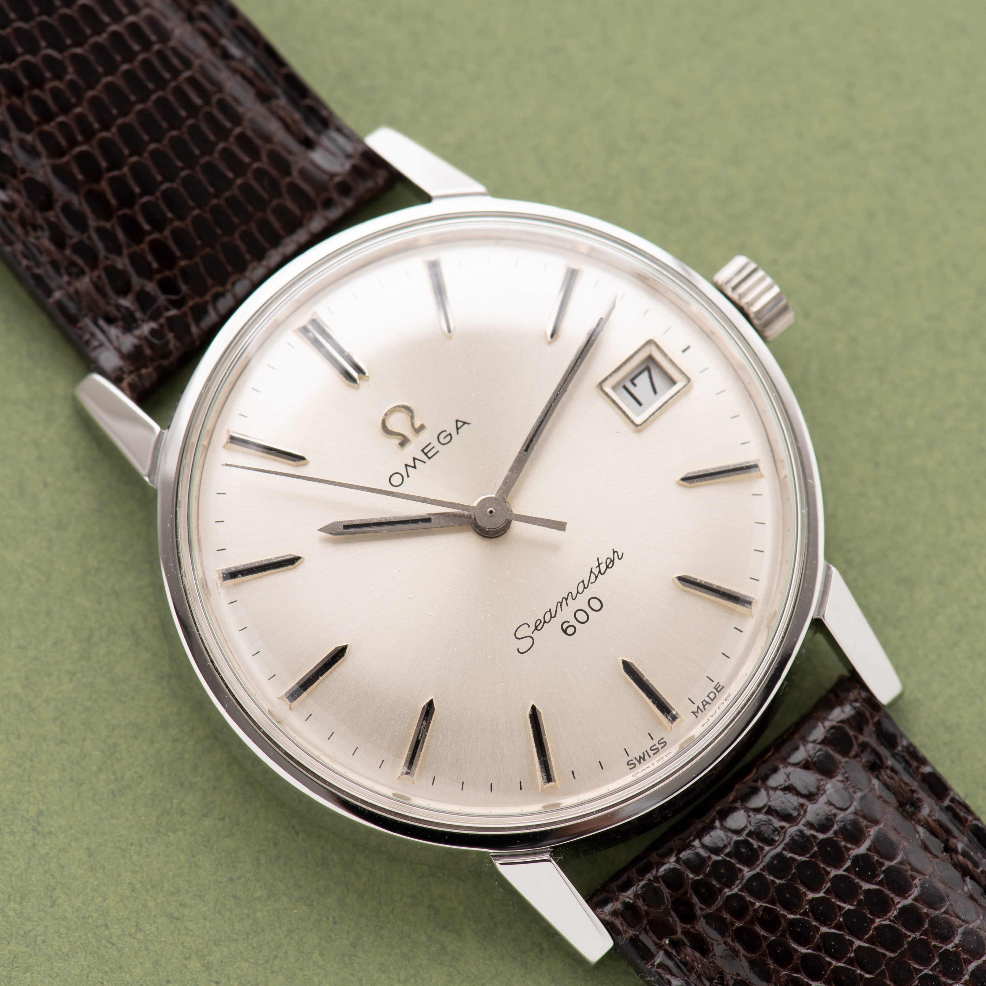 Vue de Omega Seamaster 600 date from 1966 réf 136.011