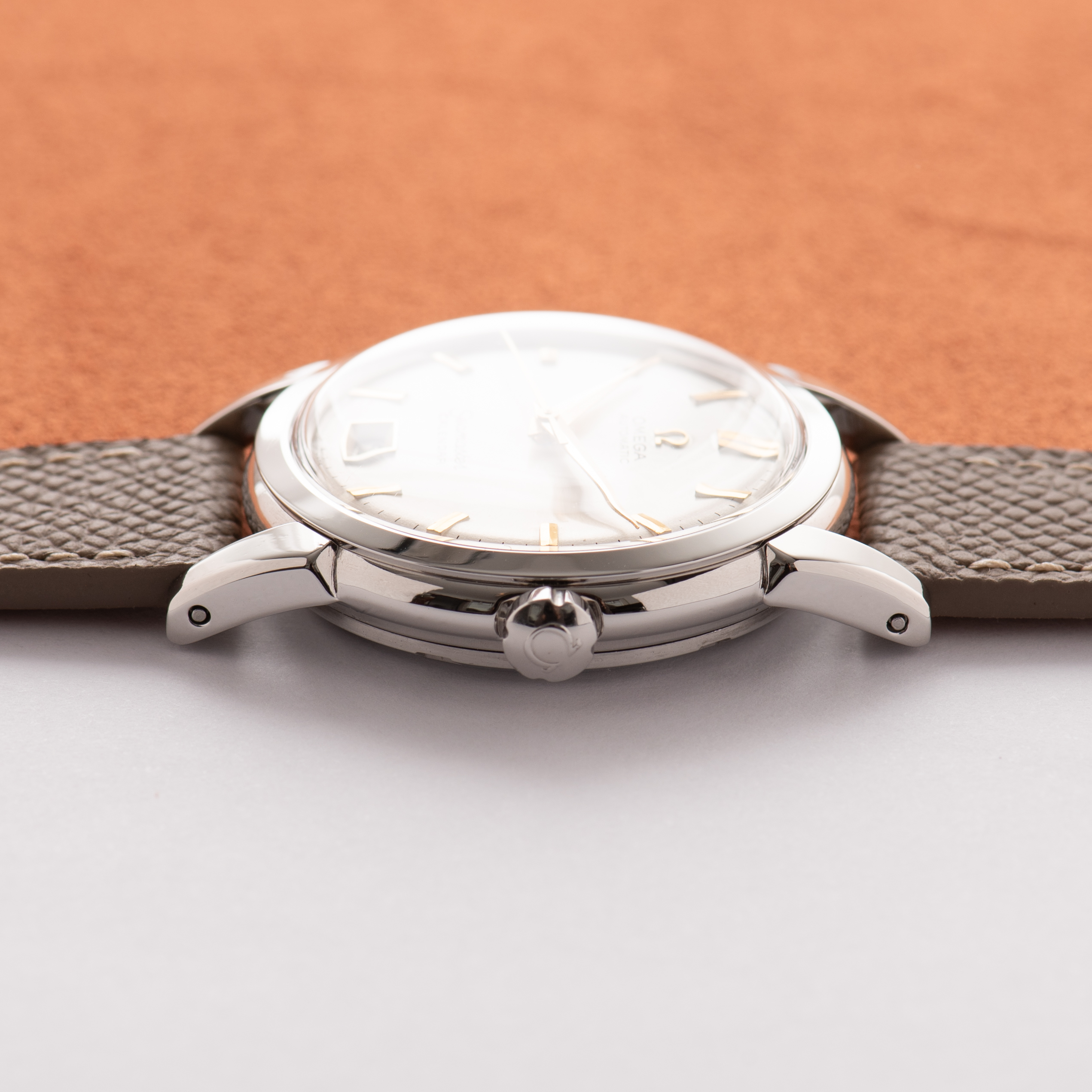 View of Omega Automatic Seamaster Calendar Ref 2627-5SC from 1954 with original box