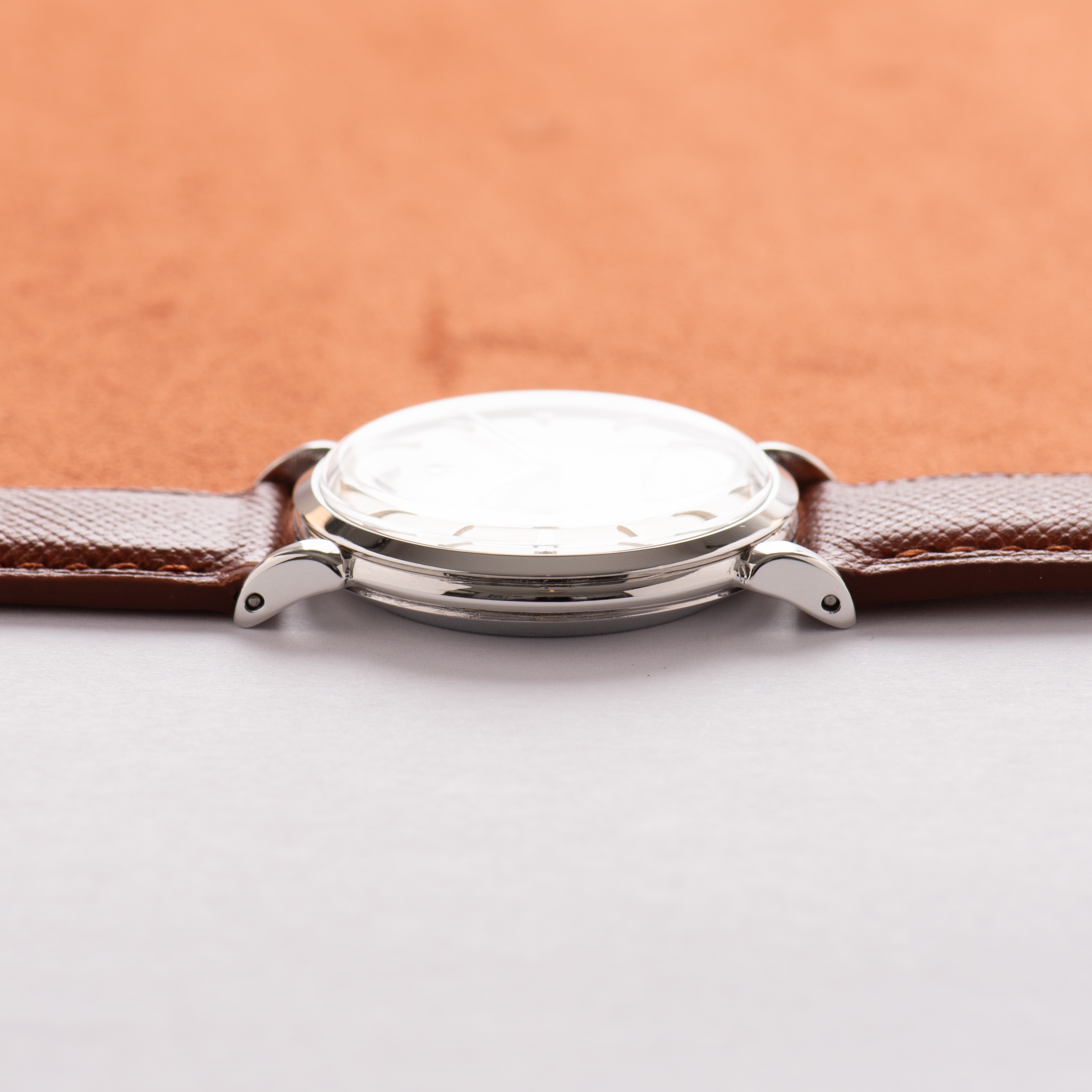Vue de Omega Seamaster Petite Seconde Silver Dial Like New Bumper Réf 2402-1 from 1944