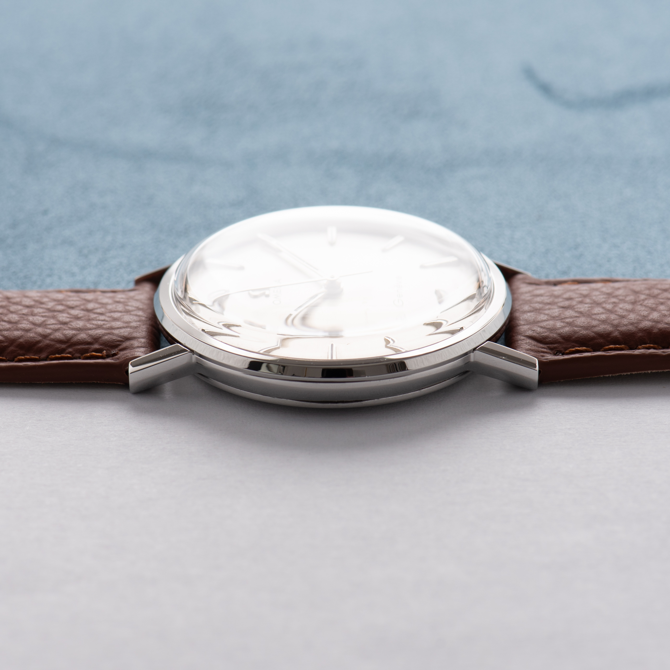 Zicht op Omega Dress Watch Centre Seconds Silver Dial ref 131.019 uit 1969