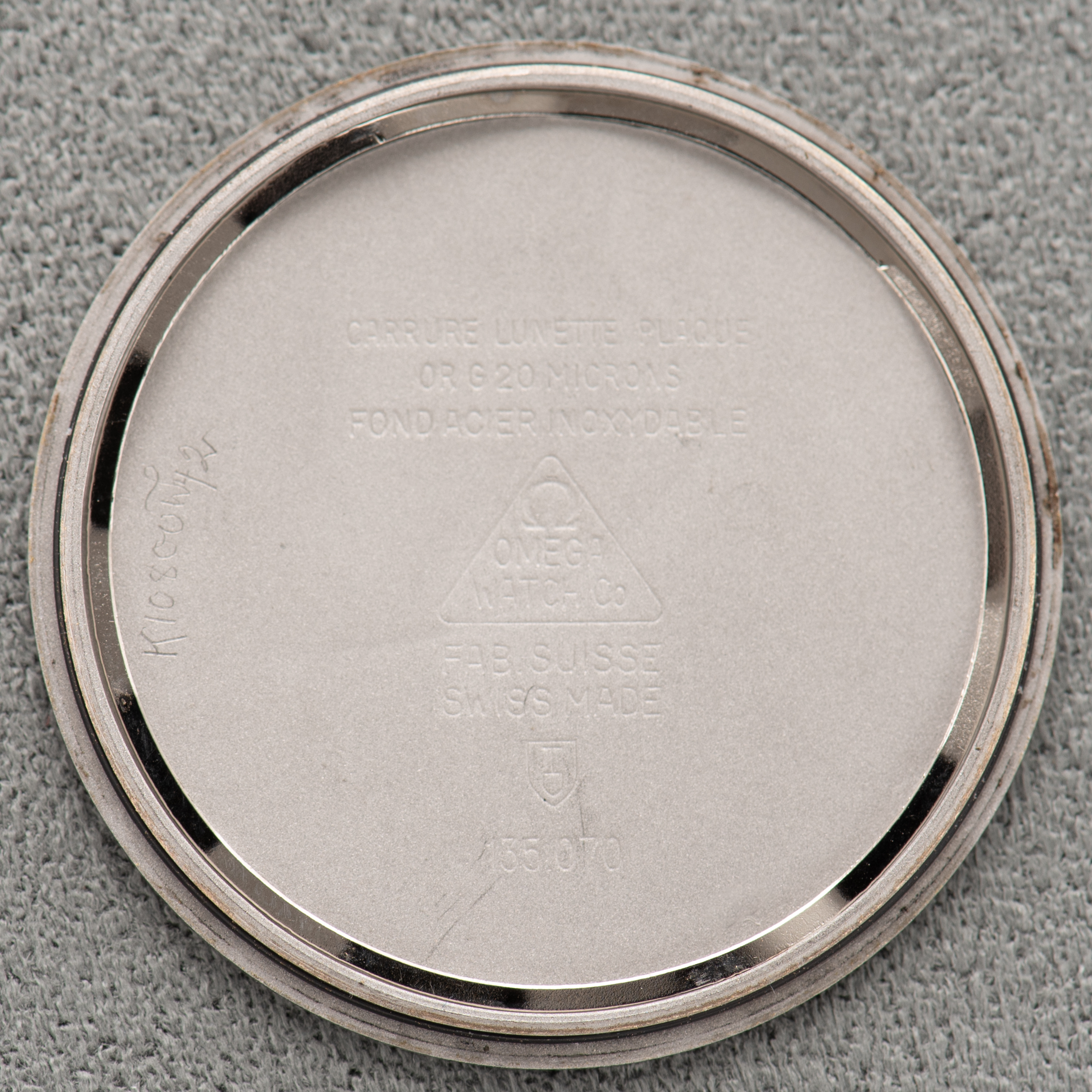 Zicht op Omega Genève Gouden wijzerplaat Ref 135.070 vanaf 1969