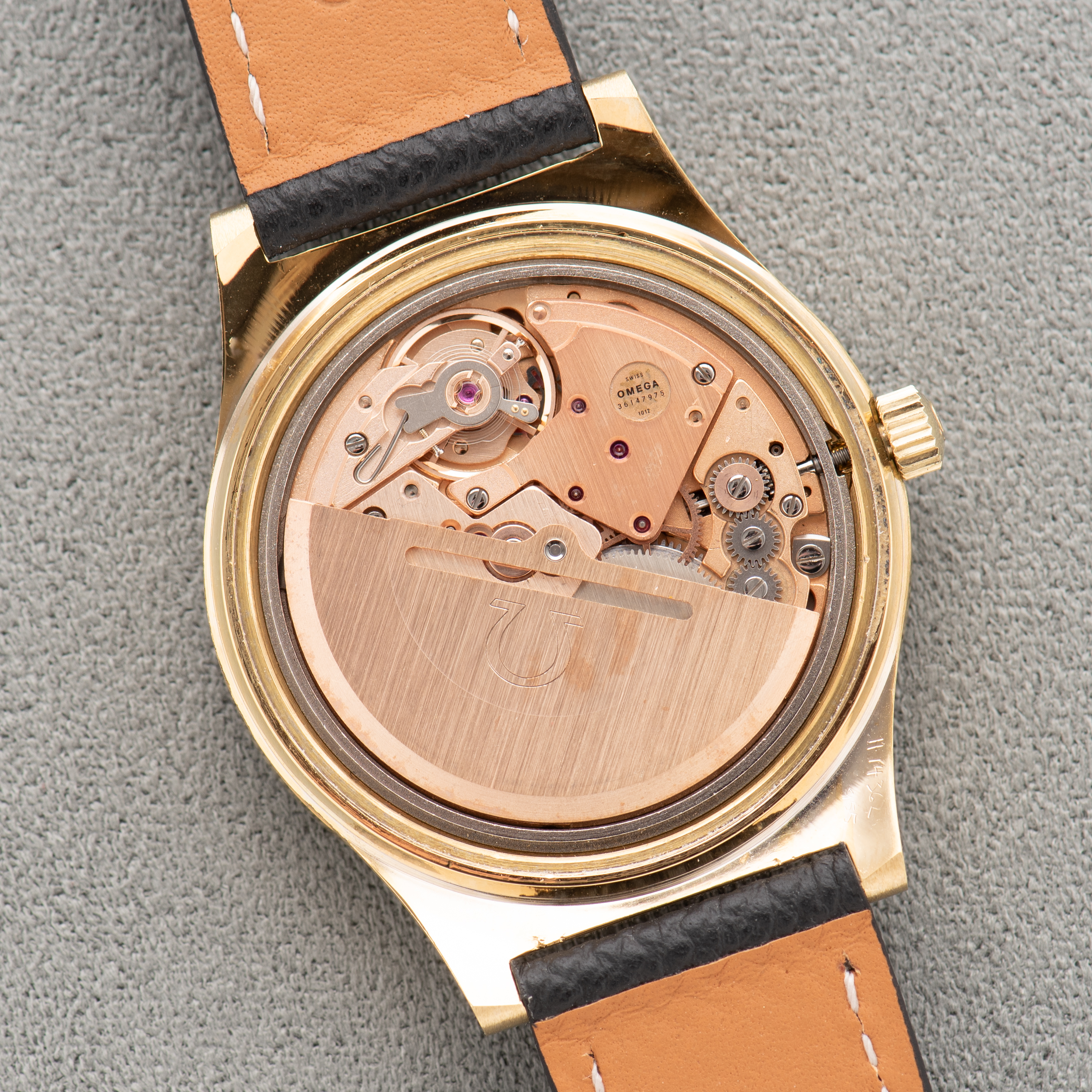 Zicht op Omega Geneva Automatic Date Breguet Dial Ref 166.068 uit 1973
