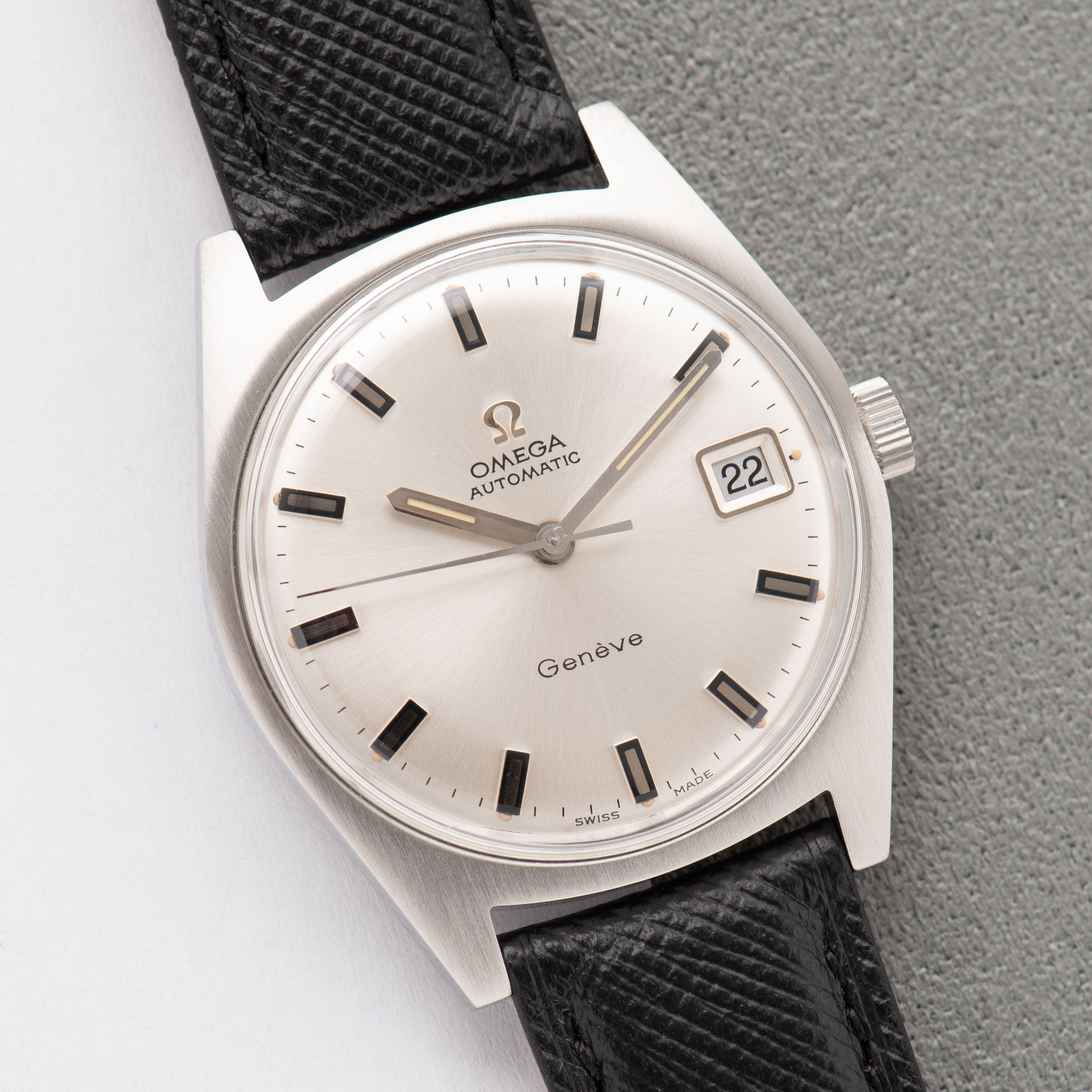 Zicht op Omega Automatic Genève Silver Dial/Steel Index réf 166.041 from 1969