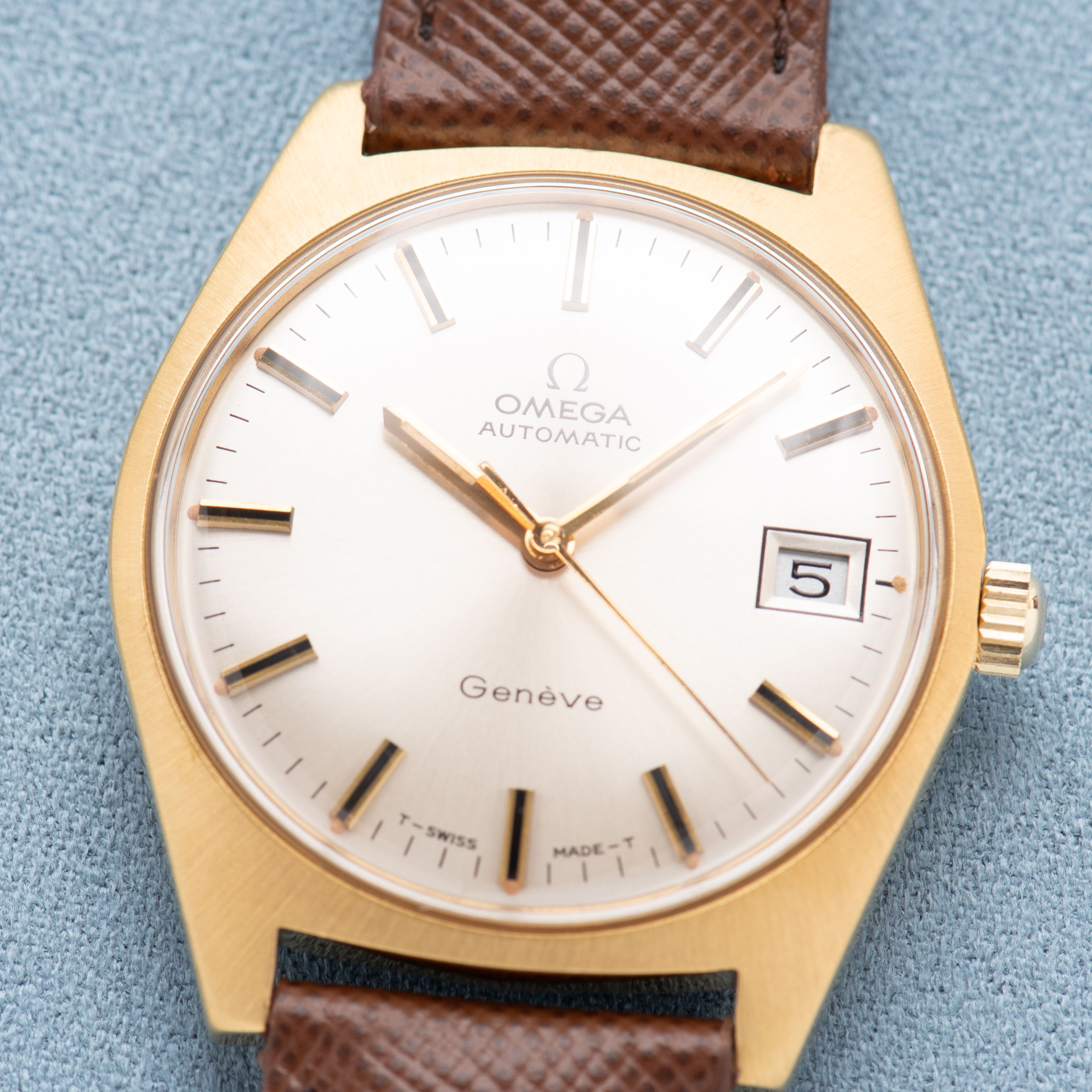 Vue de Omega Automatic Genève Silver Dial GoldPlated Réf 166.041 from 1969